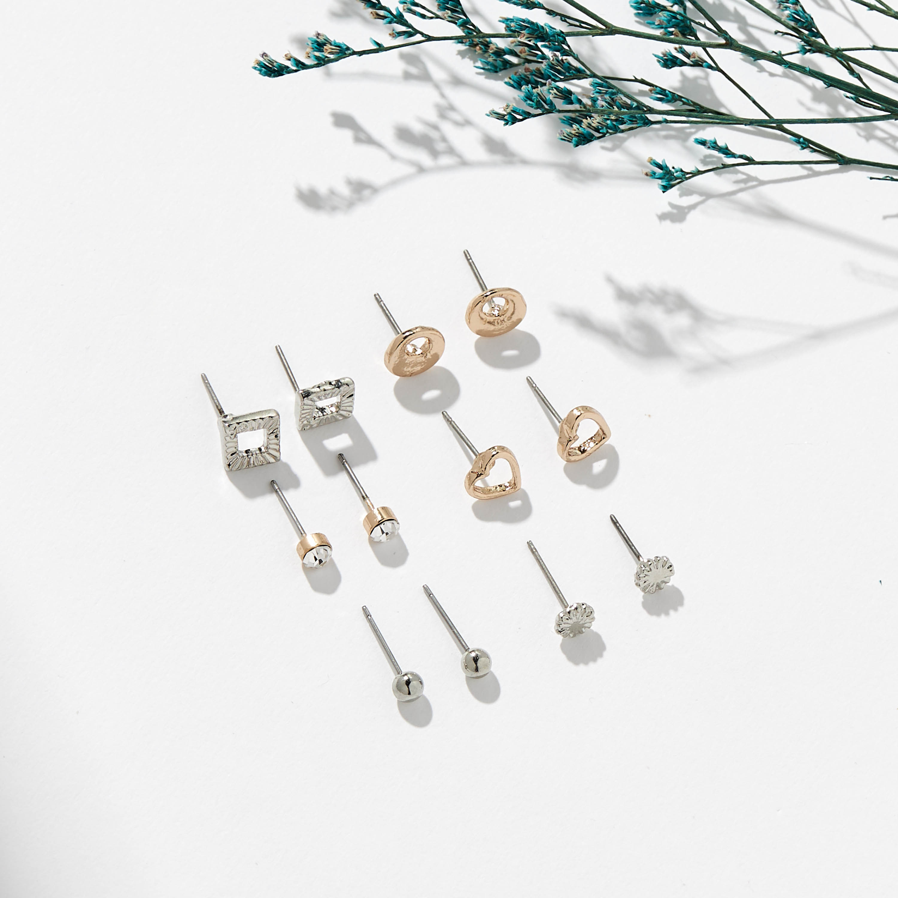 حلقان ميتاليك مرصّعة بمكبس إغلاق خلفي - طقم من 6 أزواج-women-watchesandjewellery-jewellery-earrings-image-1