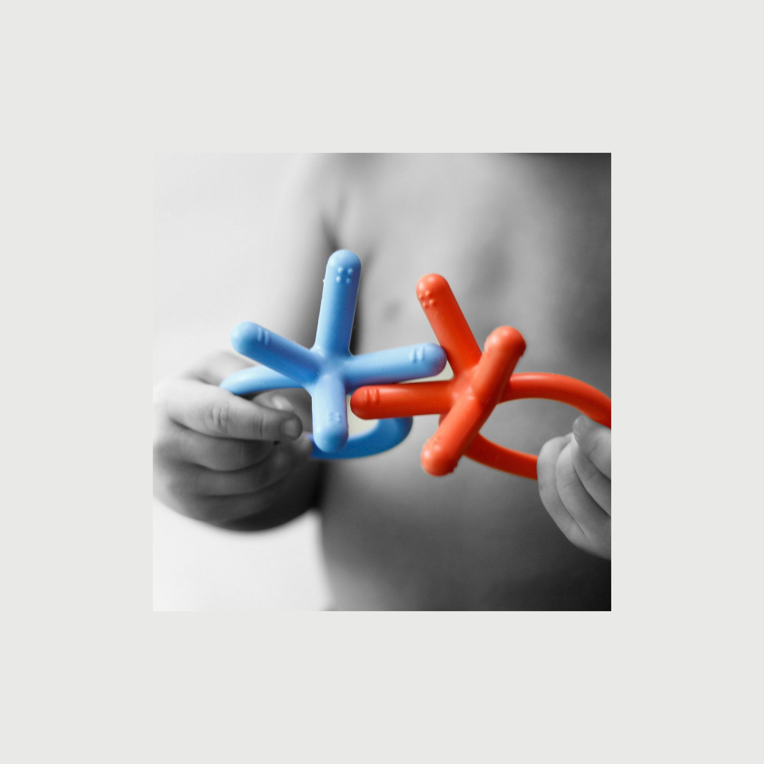 Comotomo Silicone Baby Teether Size 3+ Months-baby-feeding-teethers-image-3