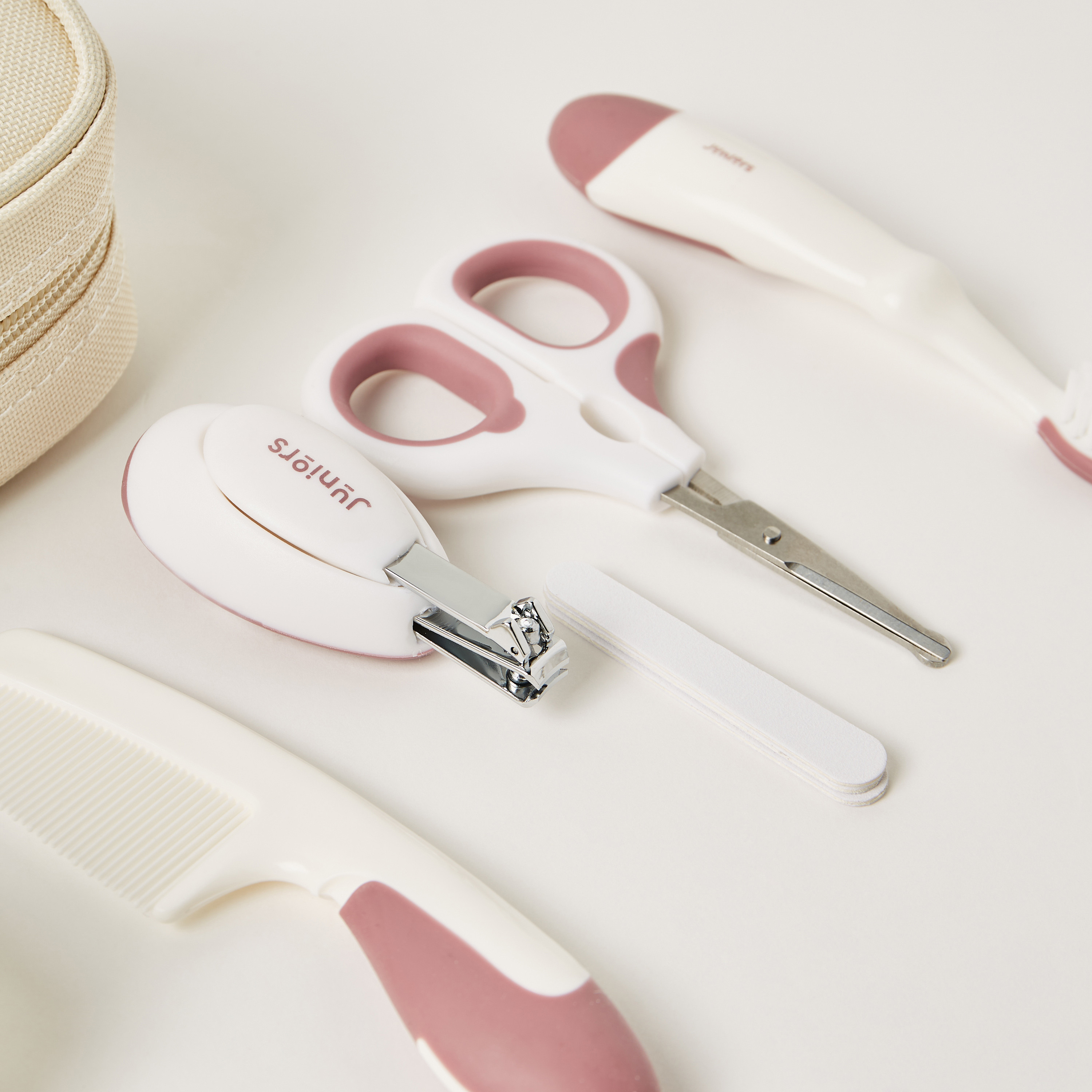 طقم أدوات عناية شخصية وشنطة بسحّاب من جونيورز-baby-bathandcare-hairbodyskincare-image-4