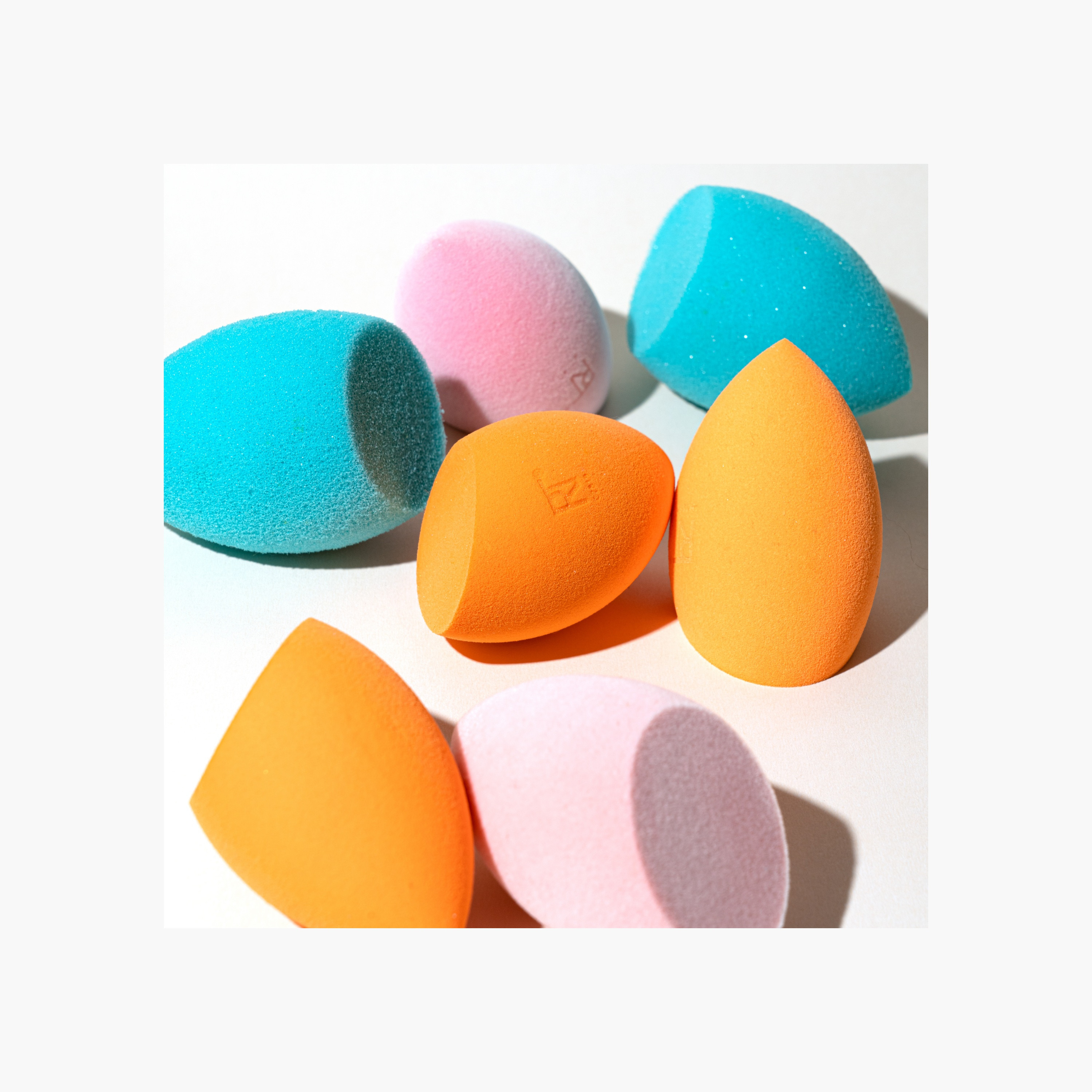 Real Techniques Angled Complexion Sponge Blender-beautyandpersonalcare-makeup-brushesandaccessories-sponges-image-2