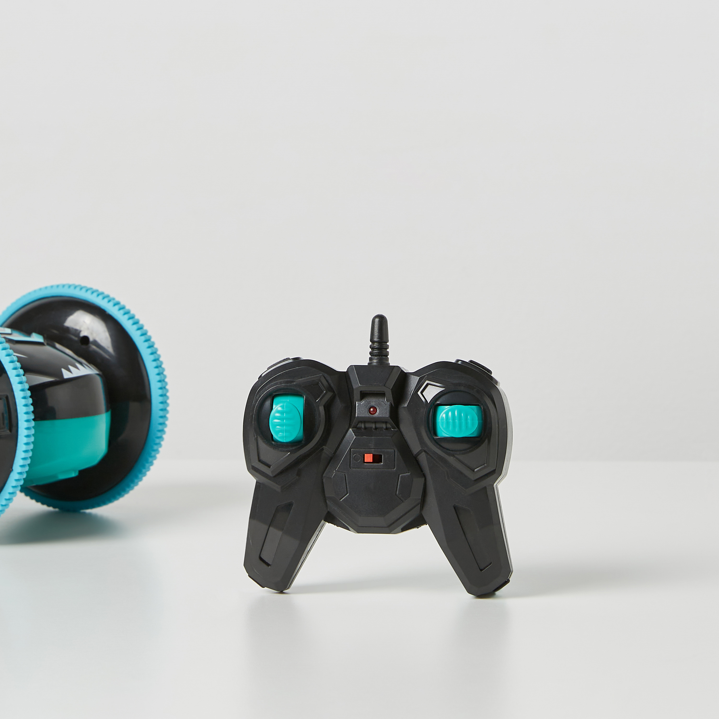 MKB 2.4GHz Remote Control Two-Side Wraithrc Stunr Car-toys-remotecontrolledvehicles-rccars-image-3