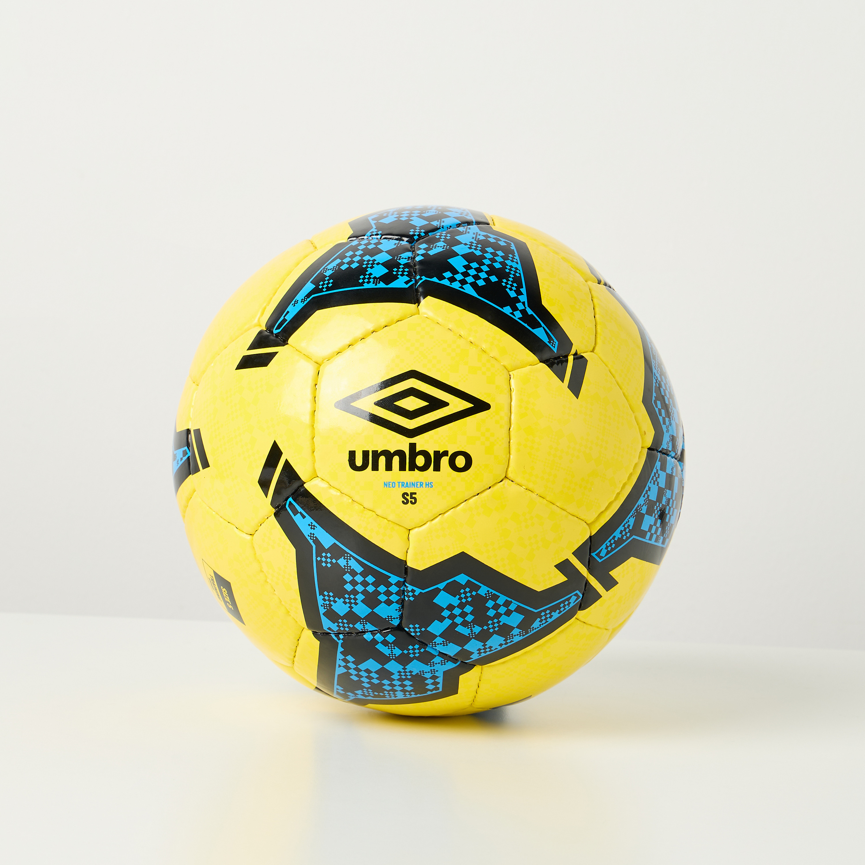 كرة قدم بطبعات من أمبرو-toys-outdoor-activity-image-1
