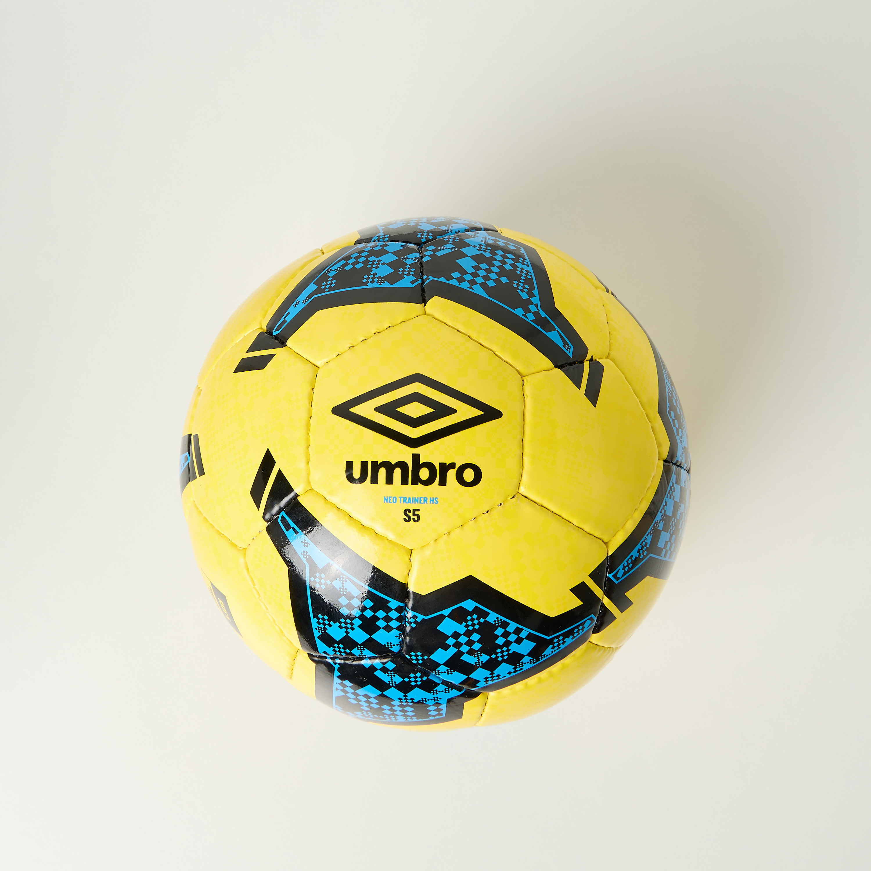 كرة قدم بطبعات من أمبرو-toys-outdoor-activity-image-3