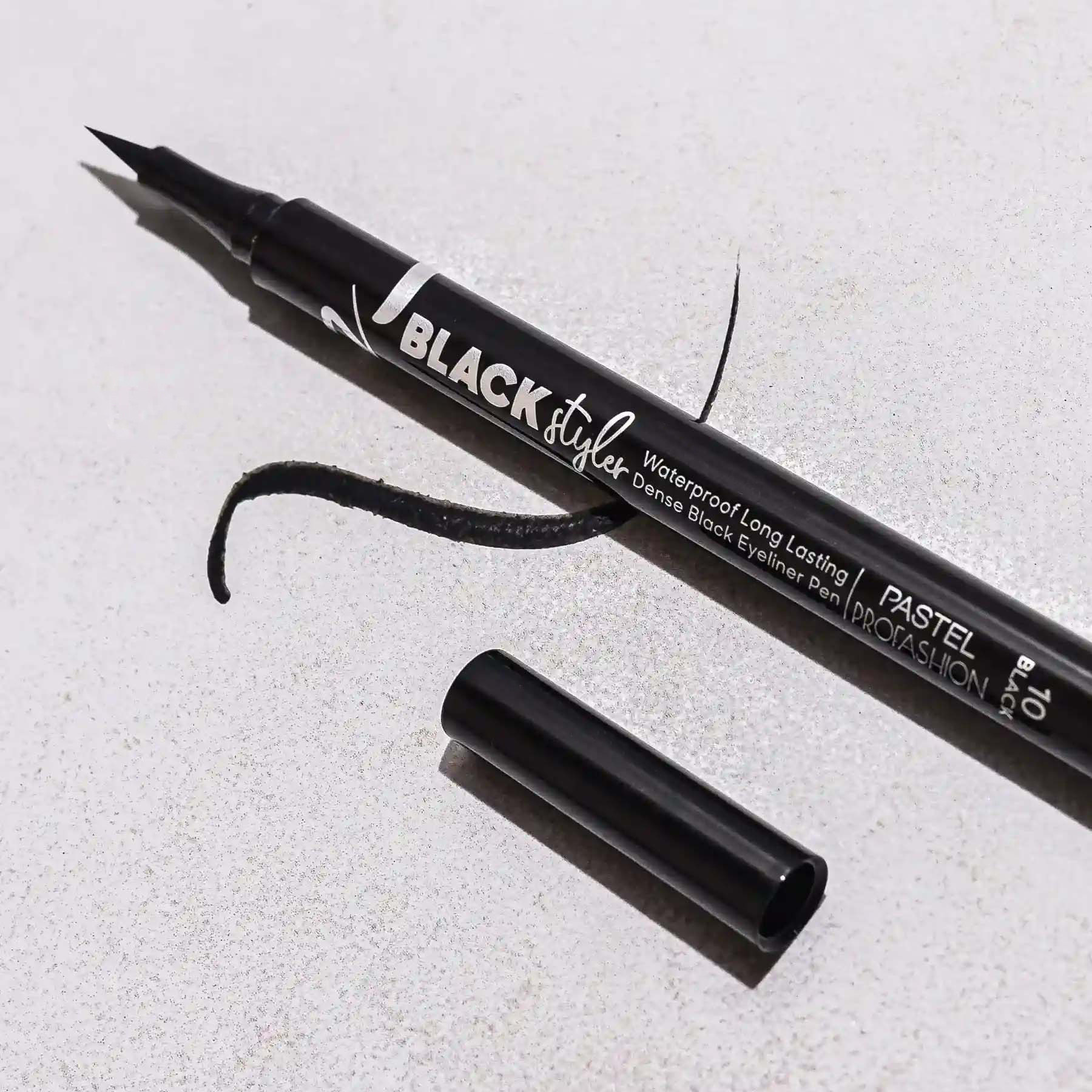 Black eyeliner store pen