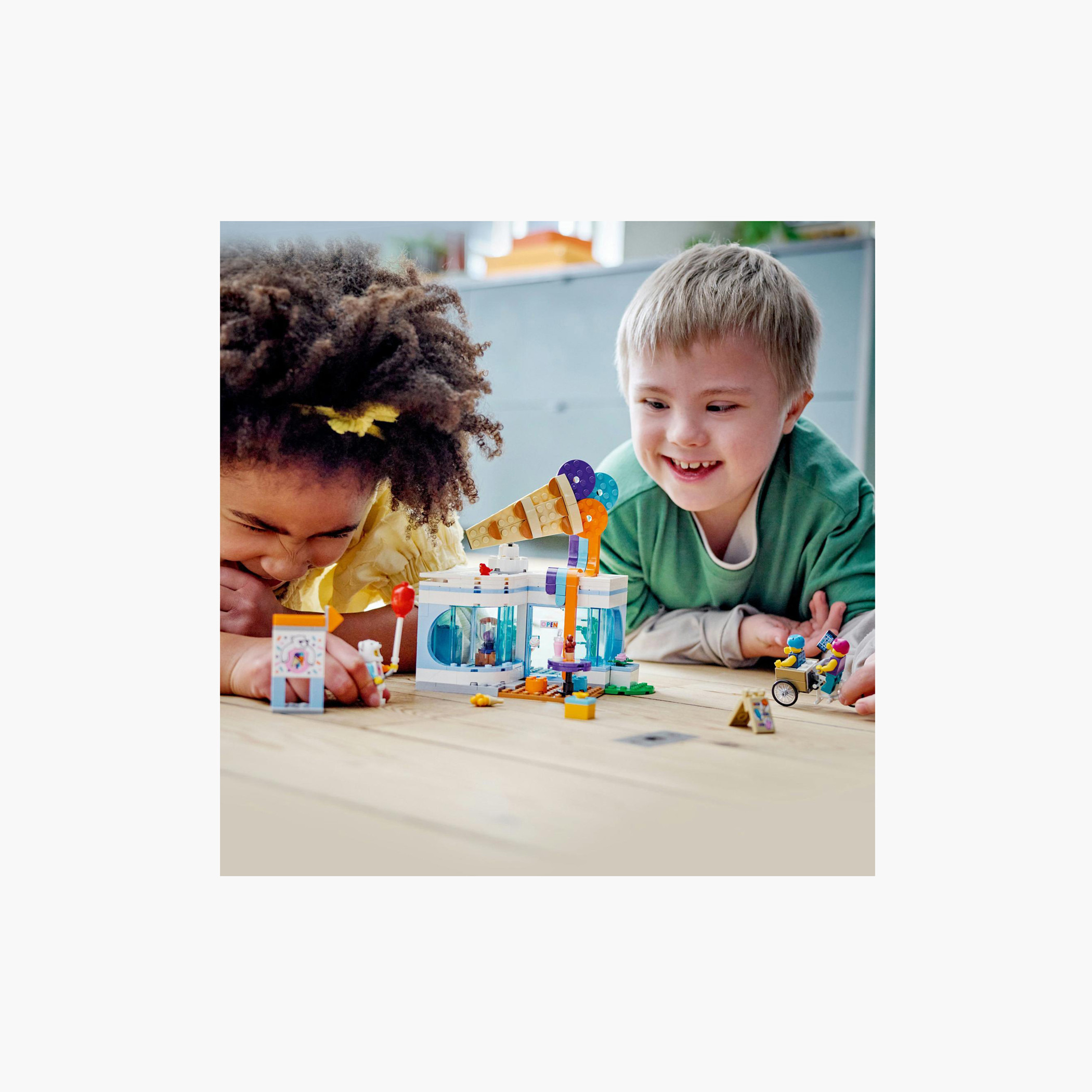 مجموعة ألعاب بناء متجر آيس كريم 296 قطعة 60363 من ليجو سيتي-toys-blocksandpuzzles-image-3