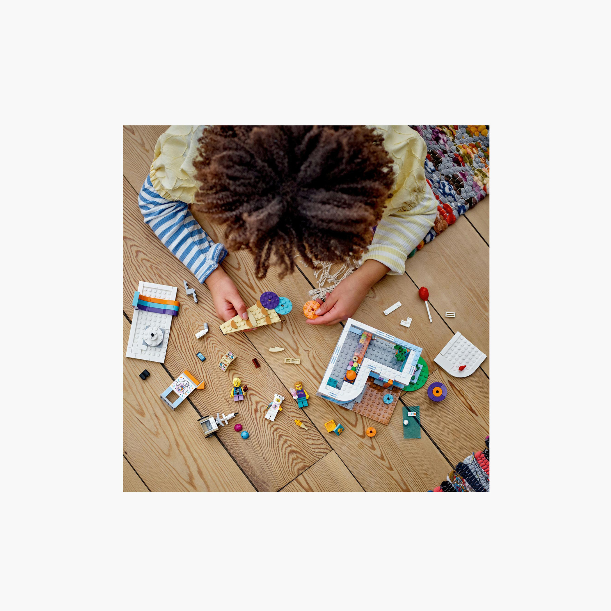 مجموعة ألعاب بناء متجر آيس كريم 296 قطعة 60363 من ليجو سيتي-toys-blocksandpuzzles-image-4
