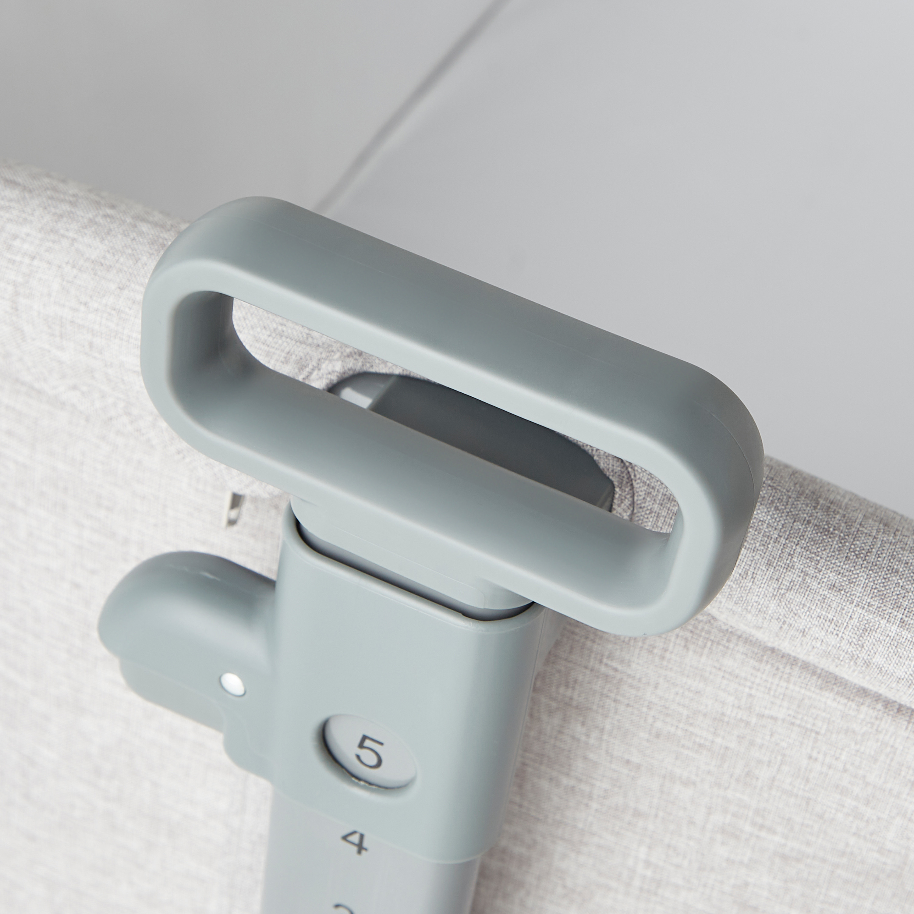 سرير جانبي بيتون من جونيورز-baby-nursery-furniture-cribsandbeds-bassinets-image-1