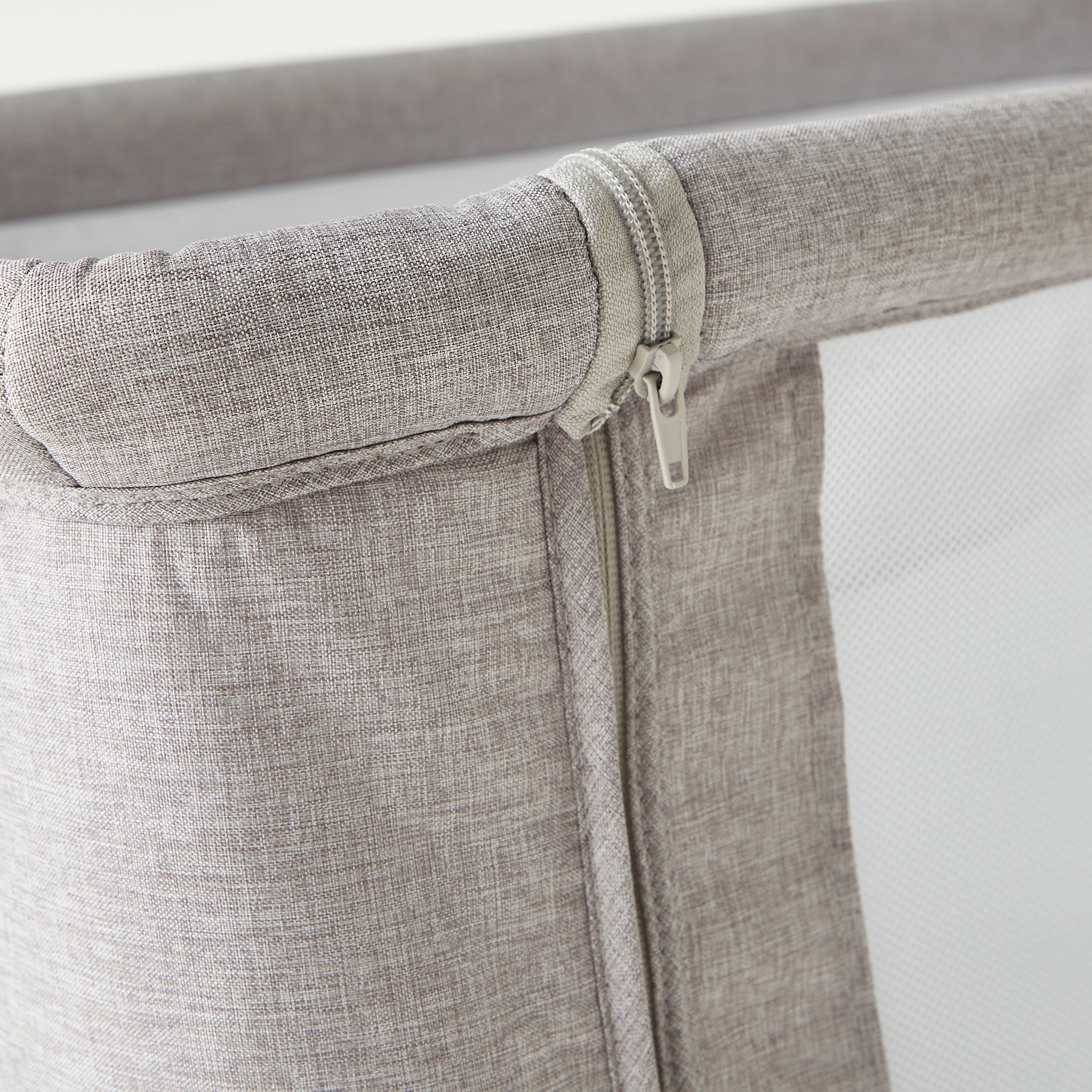 سرير جانبي بيتون من جونيورز-baby-nursery-furniture-cribsandbeds-bassinets-image-5