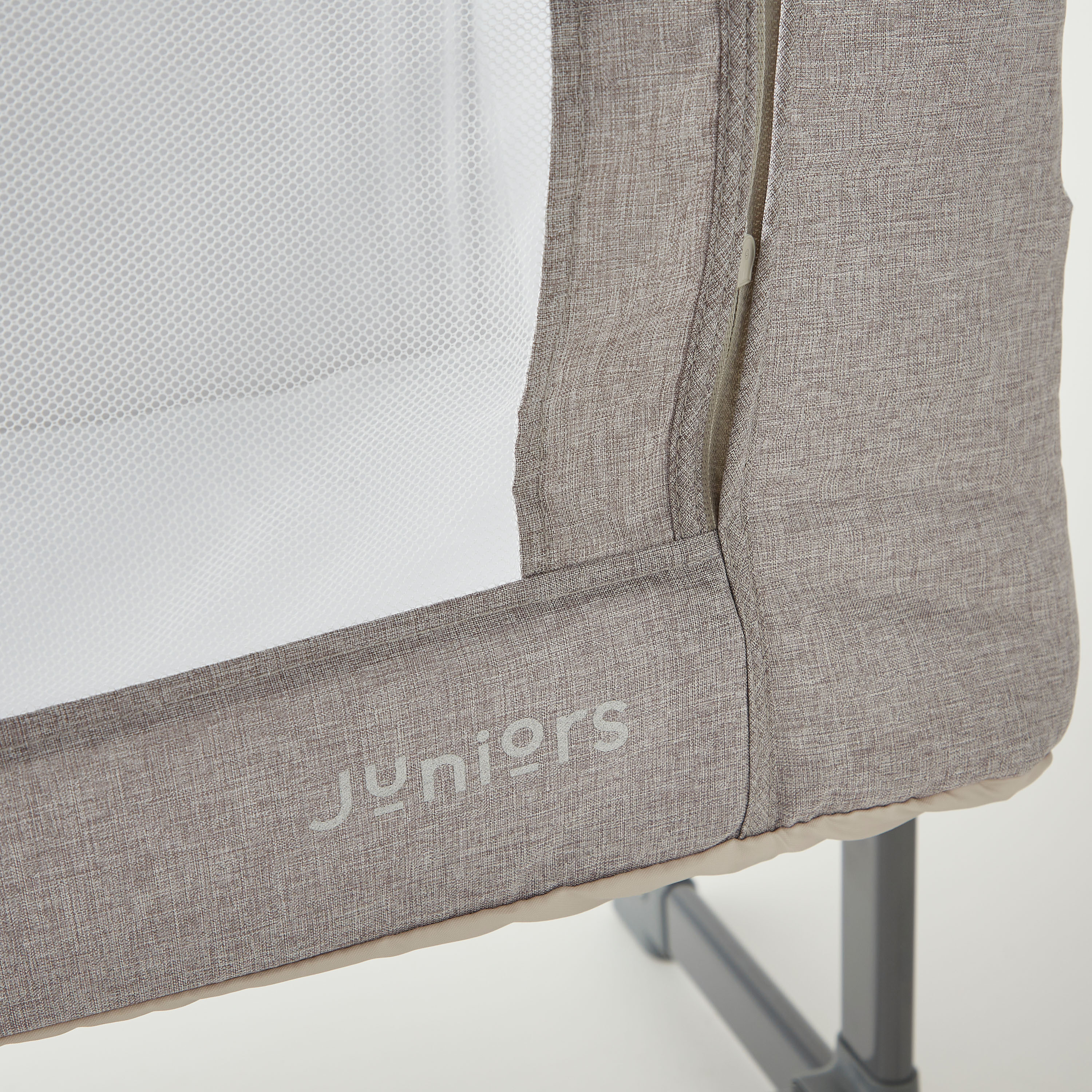 سرير جانبي بيتون من جونيورز-baby-nursery-furniture-cribsandbeds-bassinets-image-4