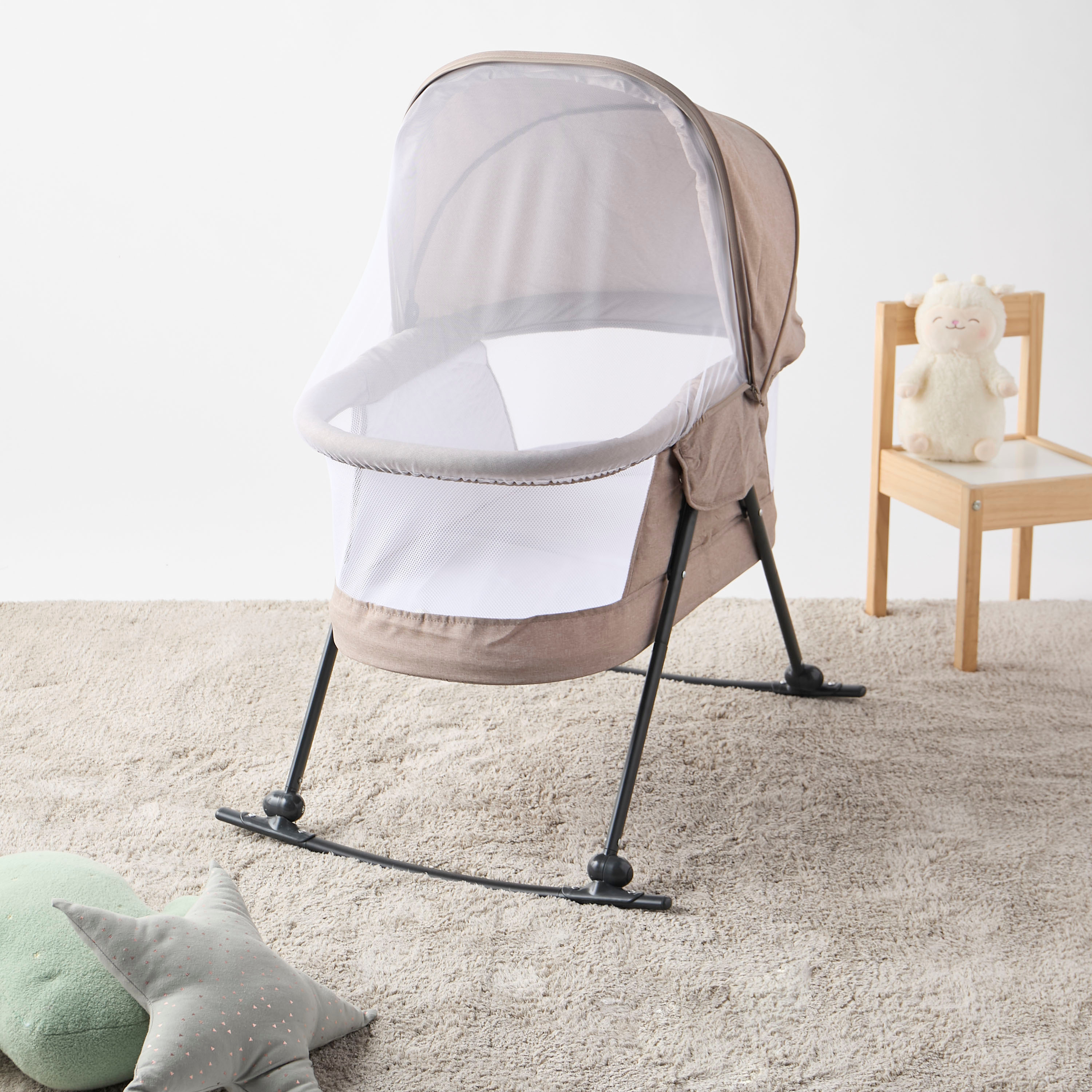 سرير متنقل بمظلة دافوديل من جونيورز-baby-nursery-furniture-cribsandbeds-bassinets-image-1