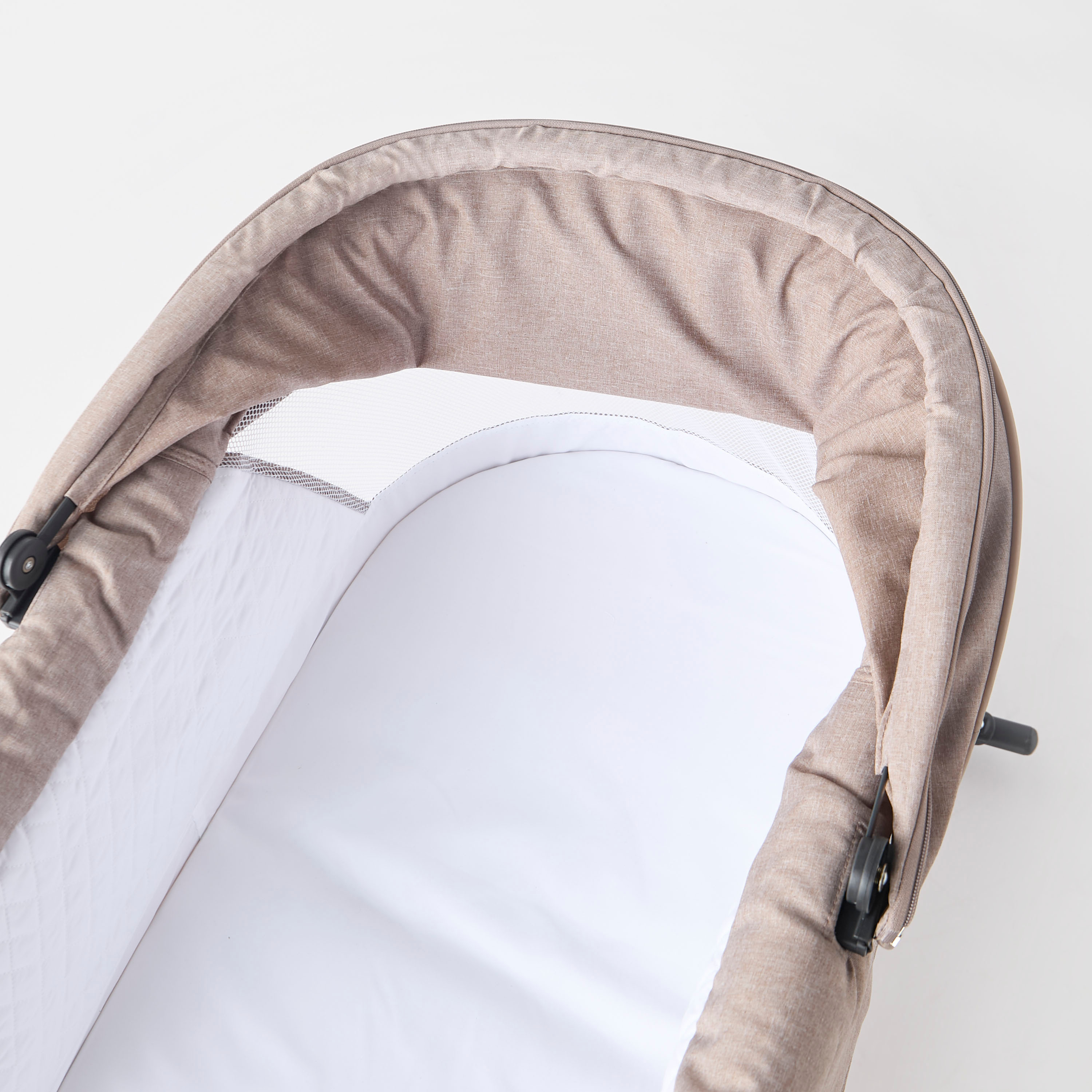 سرير متنقل بمظلة دافوديل من جونيورز-baby-nursery-furniture-cribsandbeds-bassinets-image-6