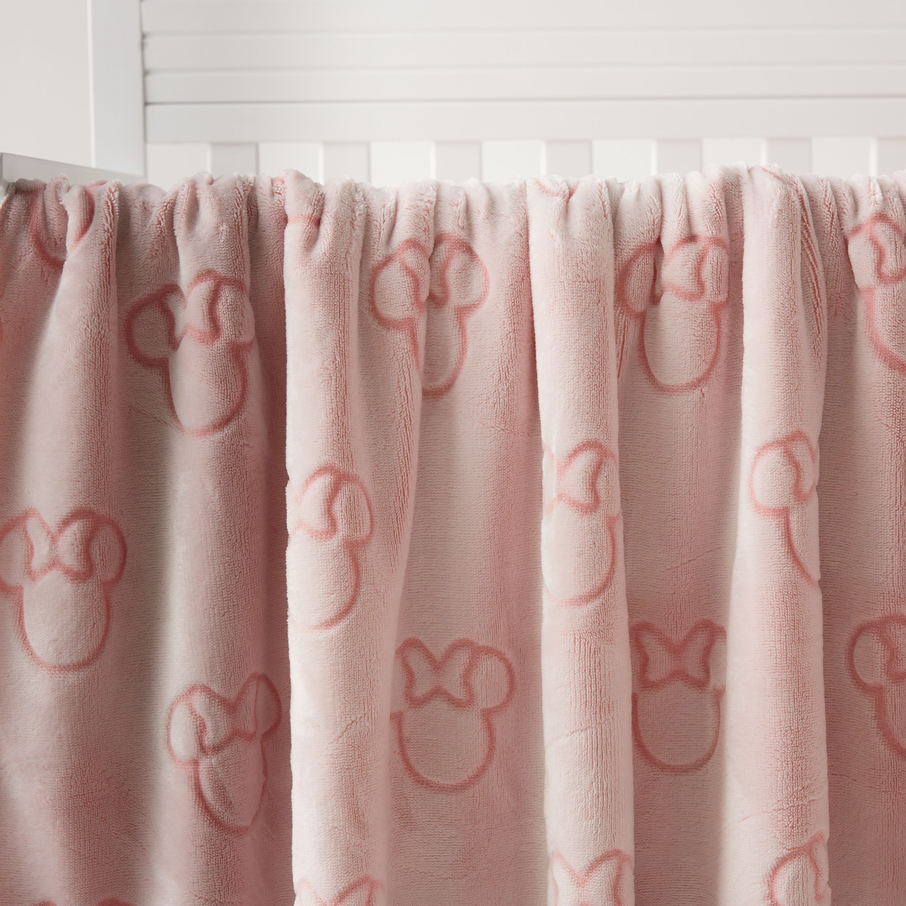 Disney Minnie Mouse Detail Flannel Fleece Blanket - 120x140 cm-baby-nursery-blanketsandswaddles-blanketsandquilts-image-2