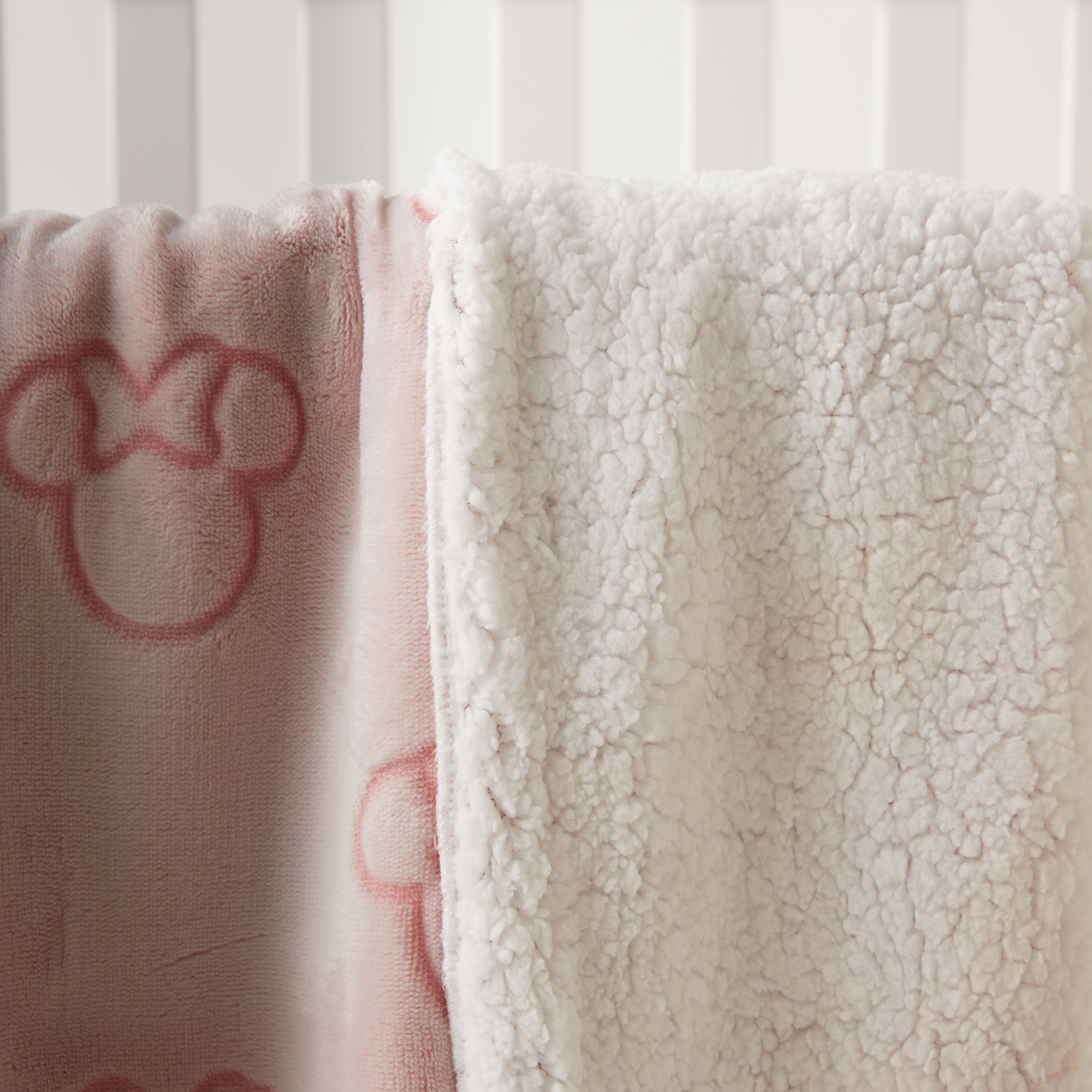 Disney Minnie Mouse Detail Flannel Fleece Blanket - 120x140 cm-baby-nursery-blanketsandswaddles-blanketsandquilts-image-4