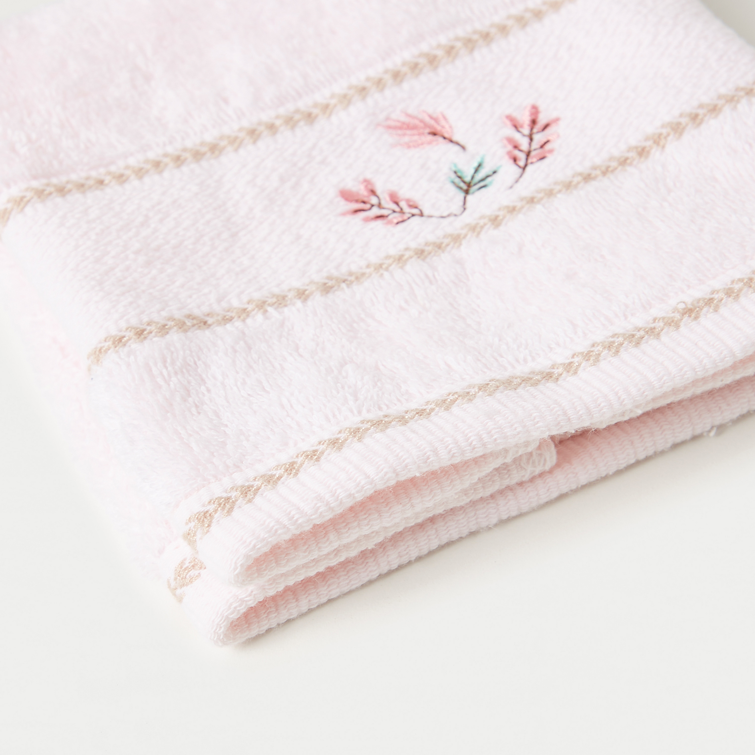 منشفة مطرّزة من جونيورز - 30x30 سم-baby-bathandcare-towels-image-3