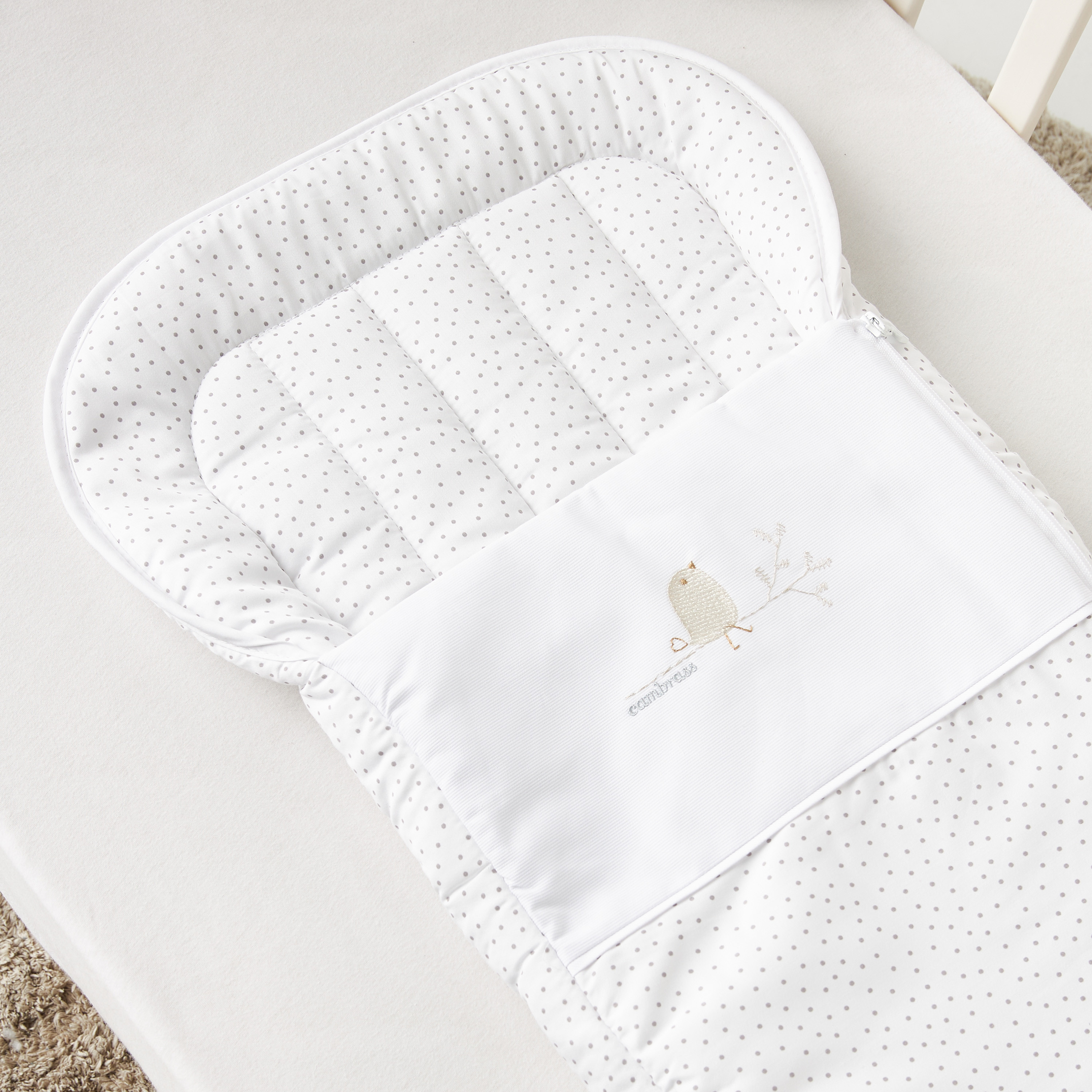 شنطة حمل أطفال بتطريز من كامبراس - 7x41x73 سم-baby-nursery-furniture-cribsandbeds-cribaccessories-image-3