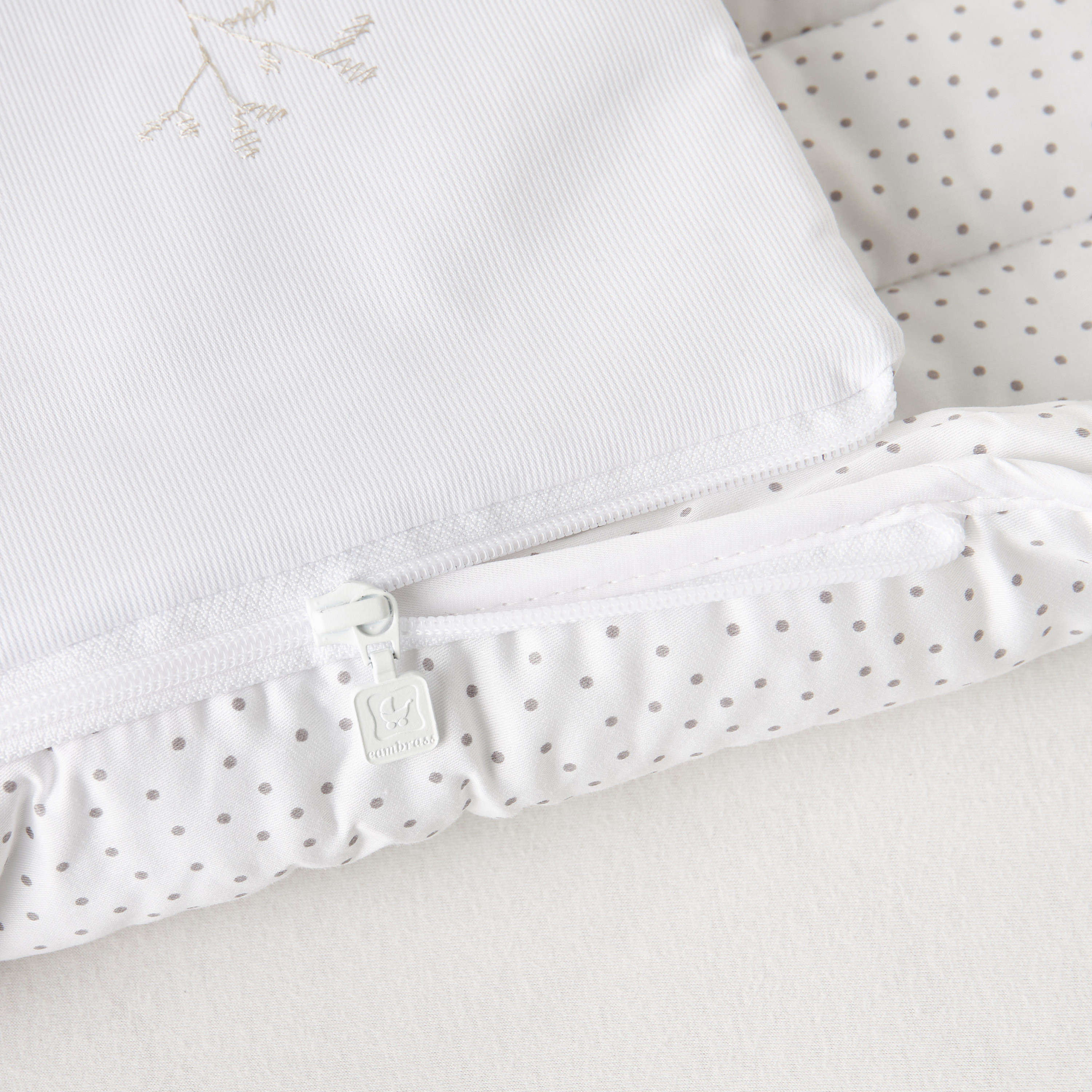 شنطة حمل أطفال بتطريز من كامبراس - 7x41x73 سم-baby-nursery-furniture-cribsandbeds-cribaccessories-image-4