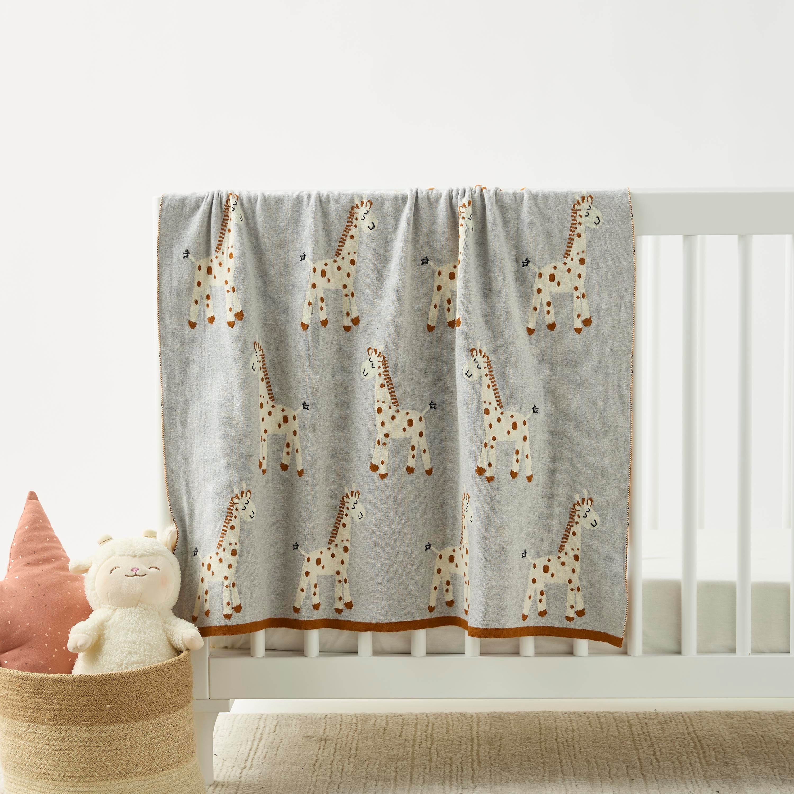 بطانية خفيفة جاكار بطبعات زرافة من جونيورز - 80x100 سم-baby-nursery-blanketsandswaddles-blanketsandquilts-image-1