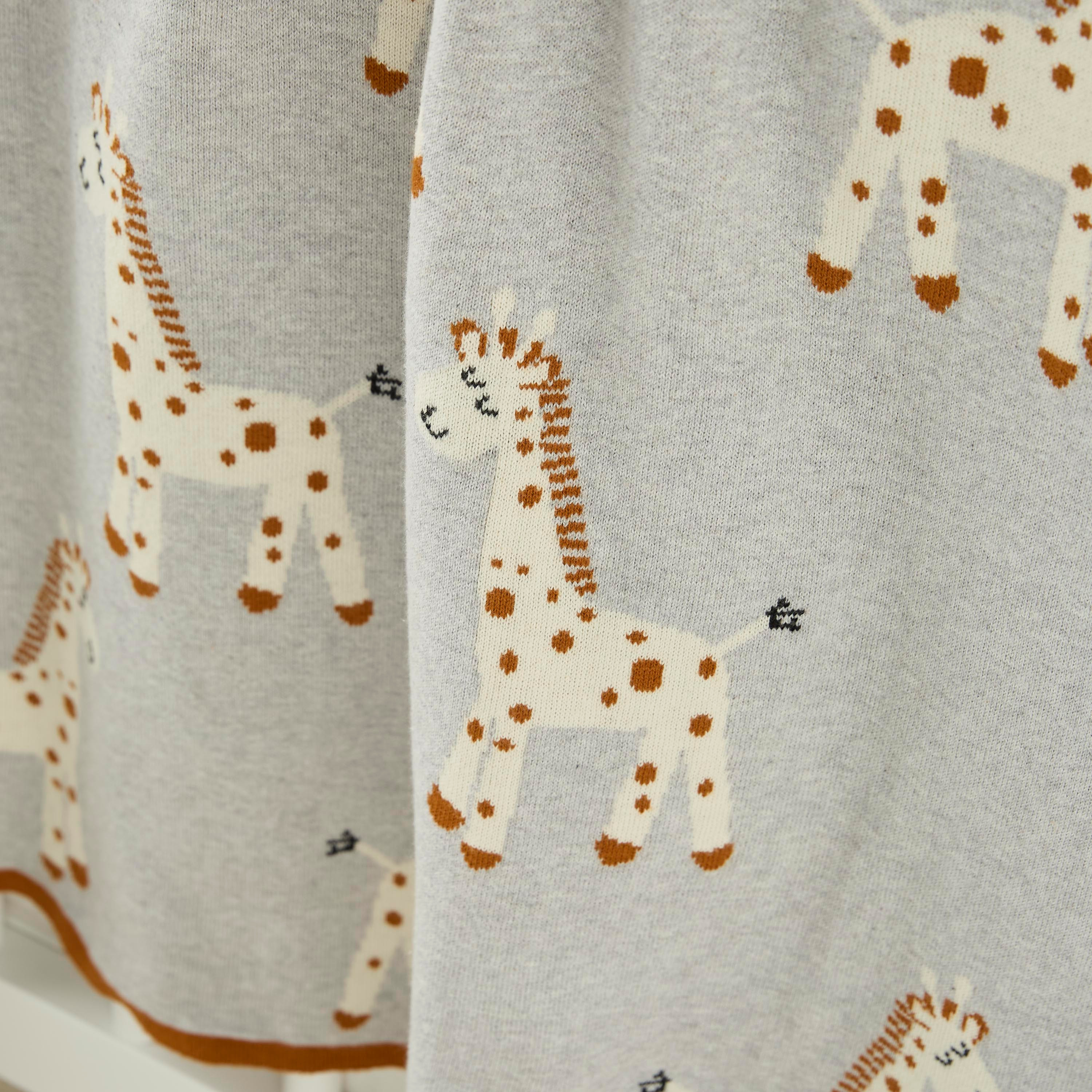 بطانية خفيفة جاكار بطبعات زرافة من جونيورز - 80x100 سم-baby-nursery-blanketsandswaddles-blanketsandquilts-image-2