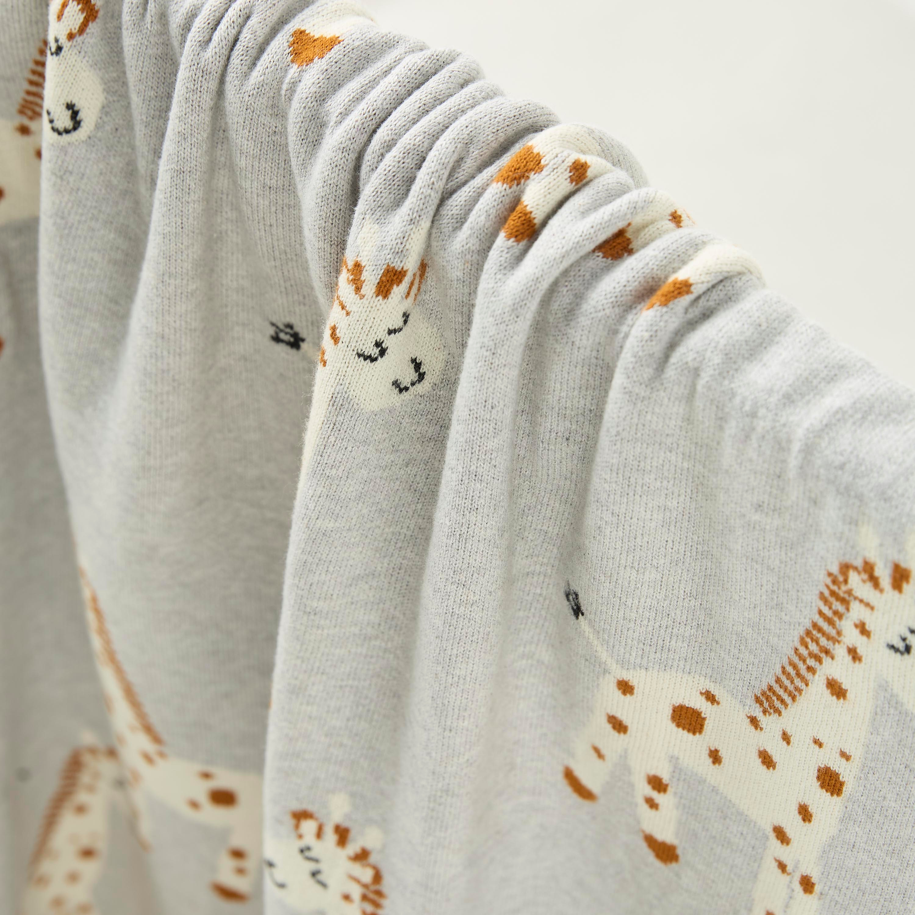 بطانية خفيفة جاكار بطبعات زرافة من جونيورز - 80x100 سم-baby-nursery-blanketsandswaddles-blanketsandquilts-image-3