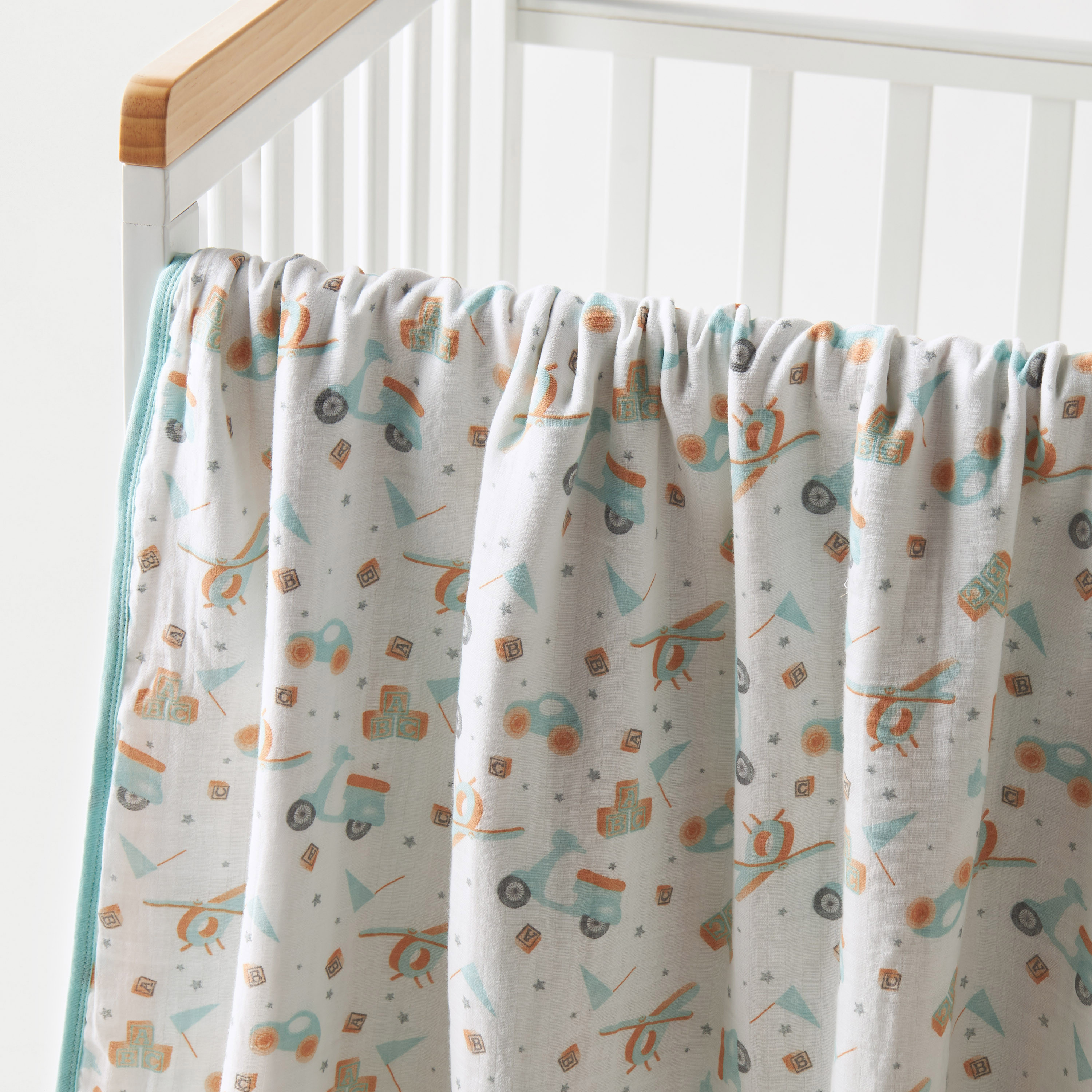 بطانية قماط كبيرة من موسلين الخيرزان بطبعات من جيجلز - 120x120 سم-baby-nursery-blanketsandswaddles-swaddlesandsleepingbags-image-2