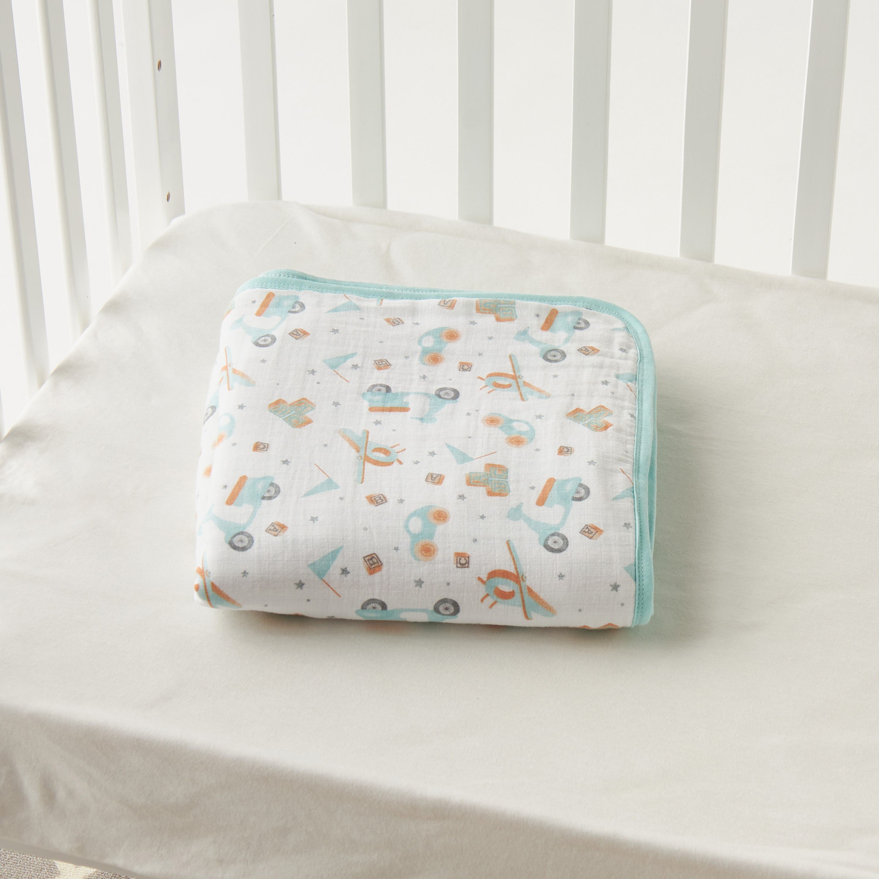 بطانية قماط كبيرة من موسلين الخيرزان بطبعات من جيجلز - 120x120 سم-baby-nursery-blanketsandswaddles-swaddlesandsleepingbags-image-4