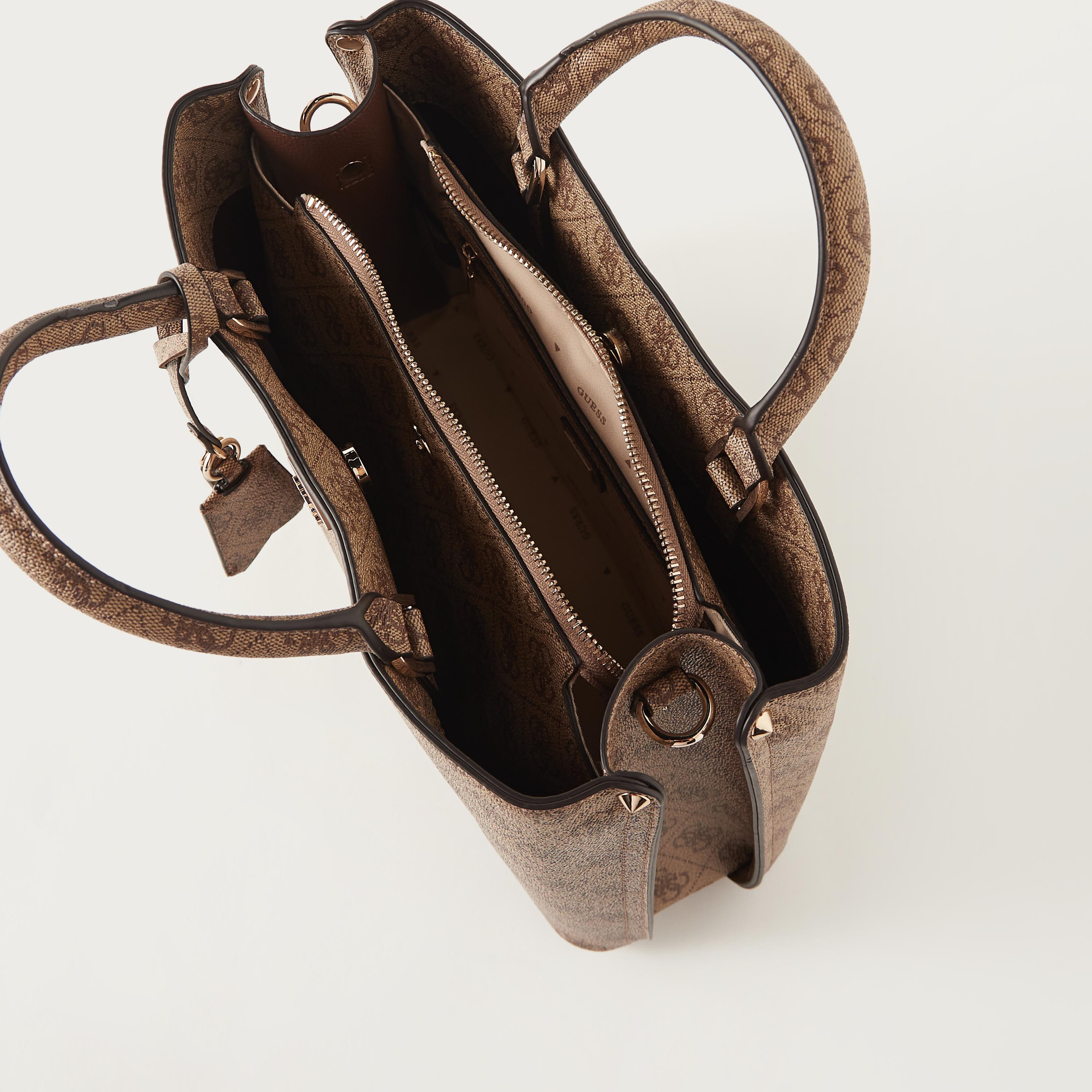 شنطة كتف بطبعات شعار من جيس-women-bagsandwallets-handbags-image-5