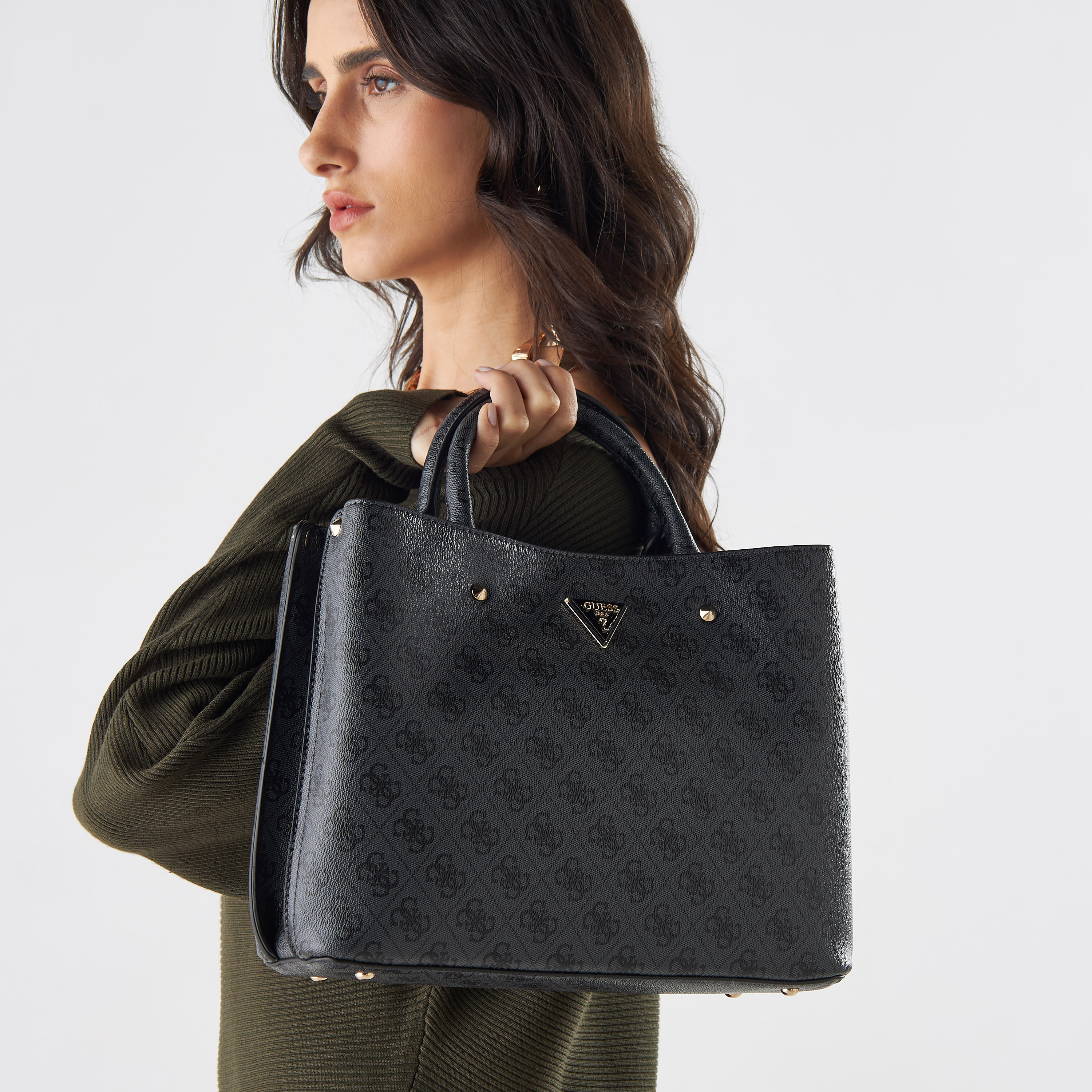 شنطة كتف بطبعات شعار من جيس-women-bagsandwallets-handbags-image-6