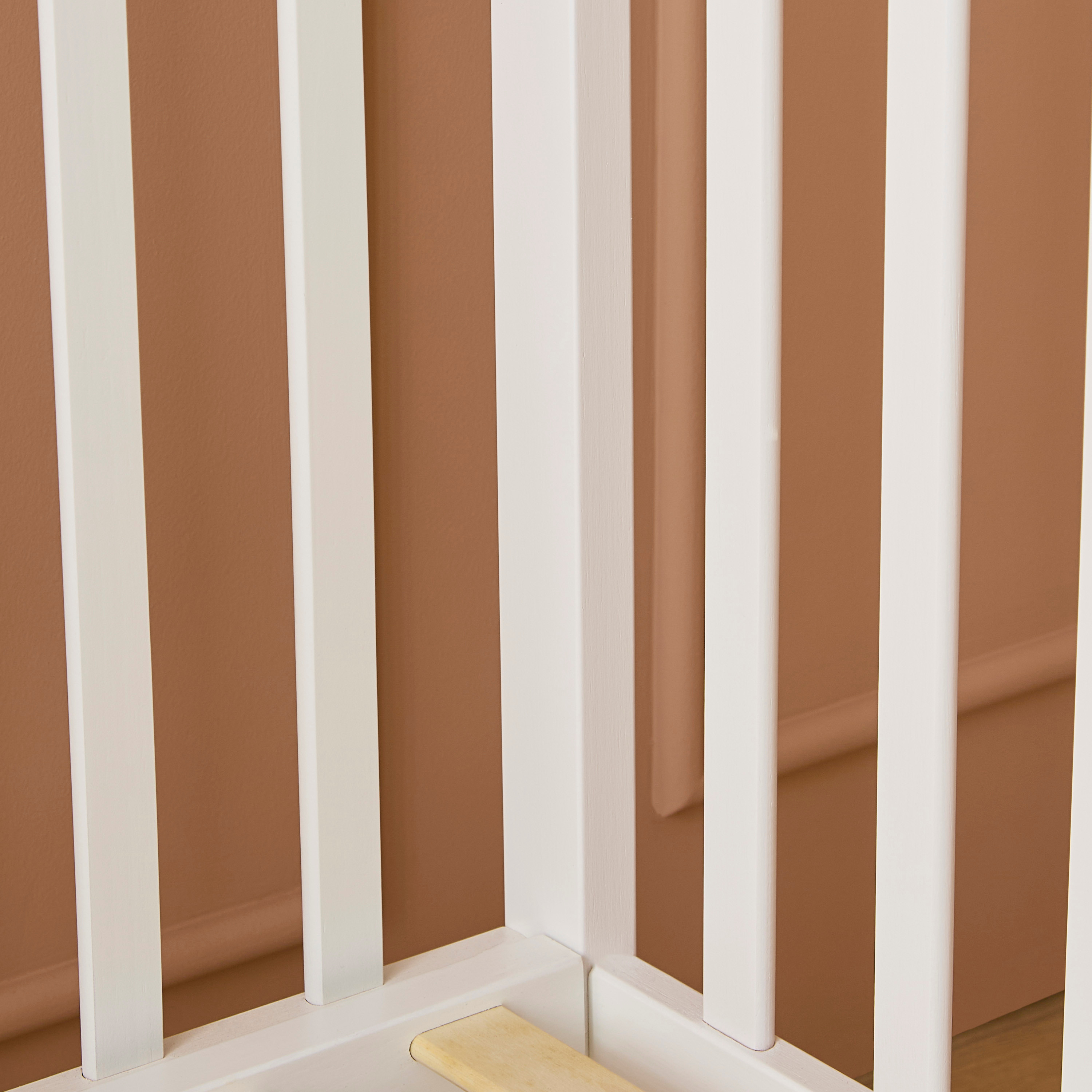 سرير أطفال بارتفاع قابل للتعديل وقضبان جانبية لوسي من جونيورز - (حتى 3 سنوات)-baby-nursery-furniture-cribsandbeds-babycribs-image-11