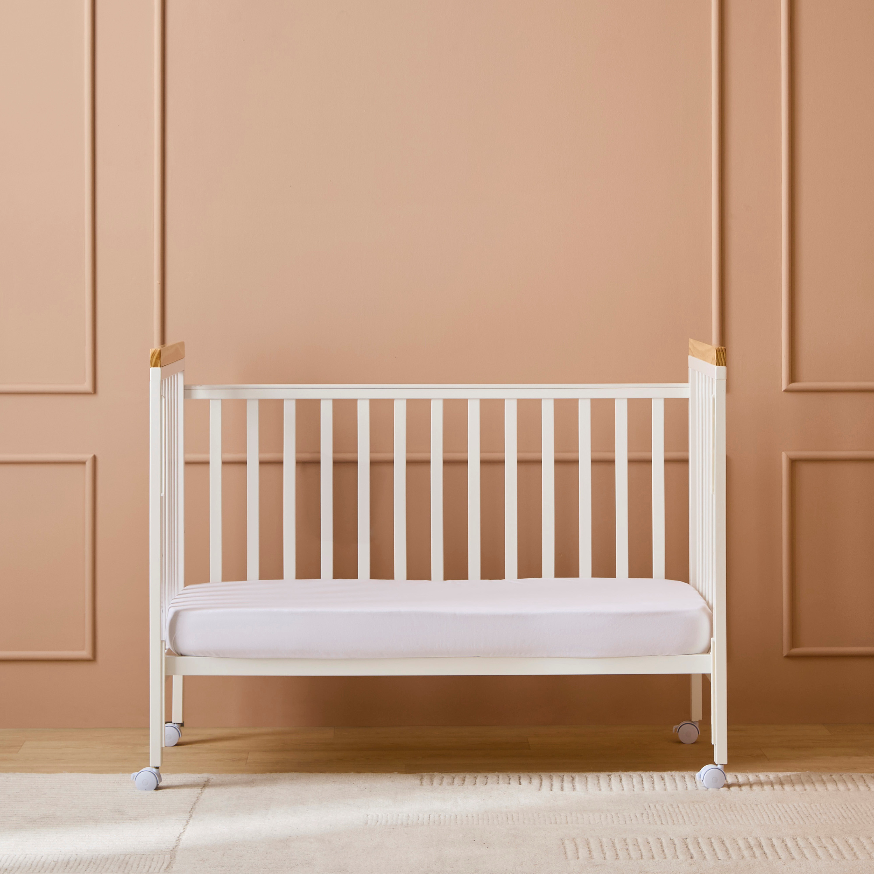 سرير أطفال بارتفاع قابل للتعديل وقضبان جانبية لوسي من جونيورز - (حتى 3 سنوات)-baby-nursery-furniture-cribsandbeds-babycribs-image-5