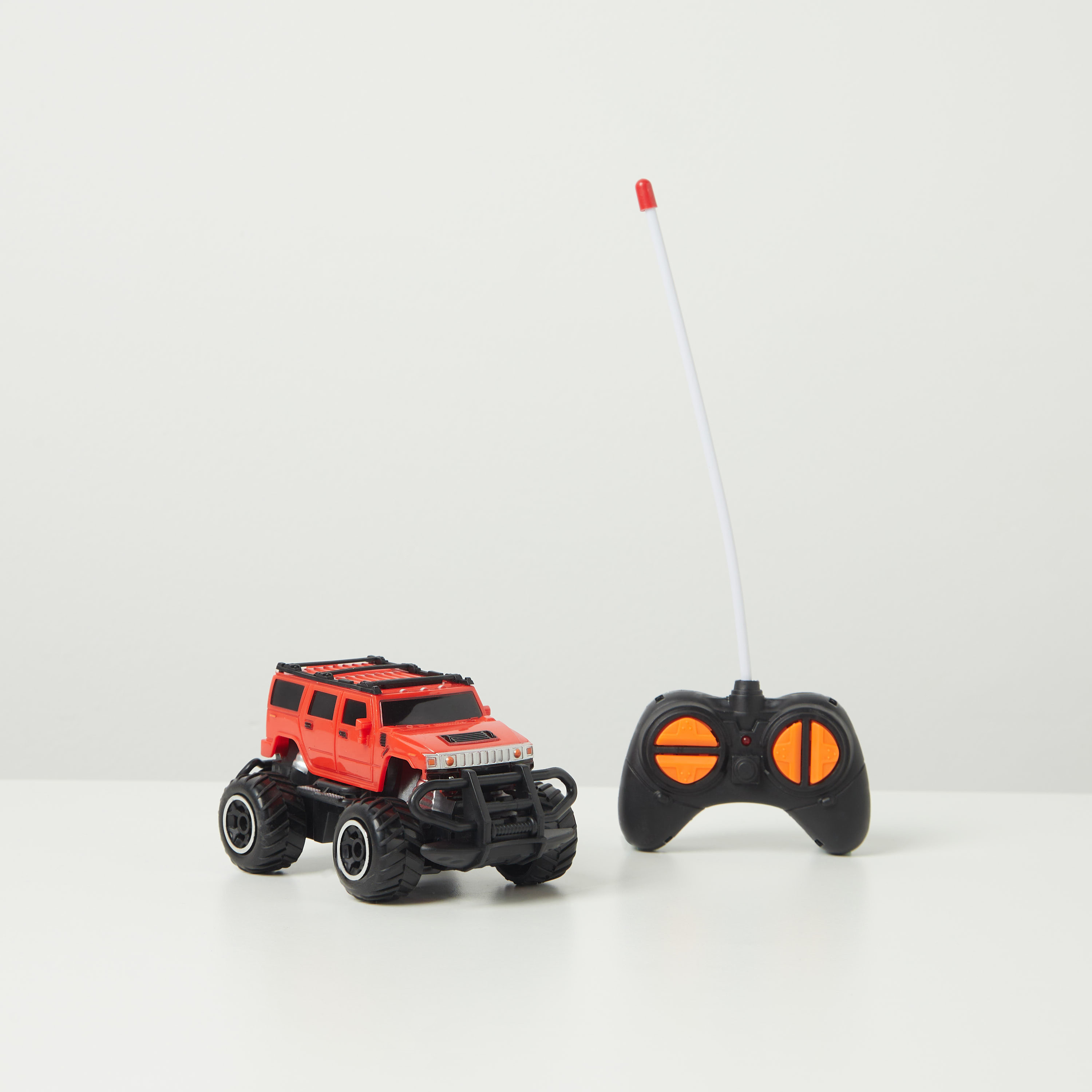 لعبة سيارة صغيرة بجهاز تحكم عن بعد-toys-remotecontrolledvehicles-rccars-image-1