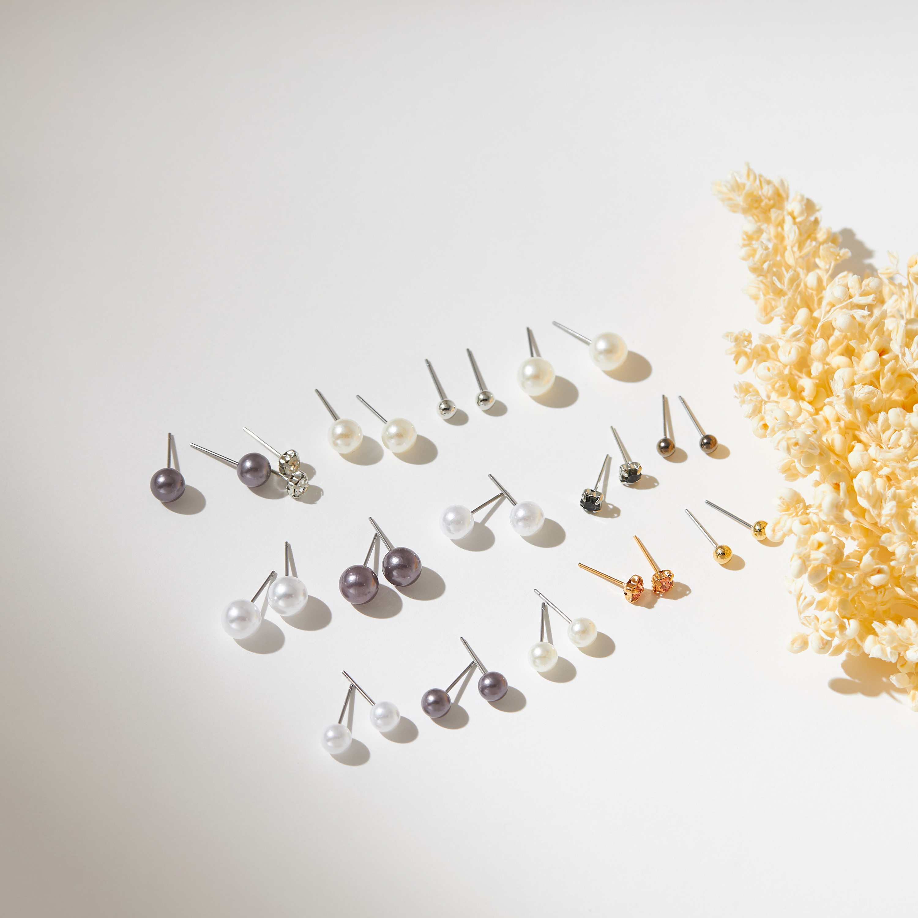 أقراط مزيّنة بمكبس إغلاق خلفي-women-watchesandjewellery-jewellery-earrings-image-1