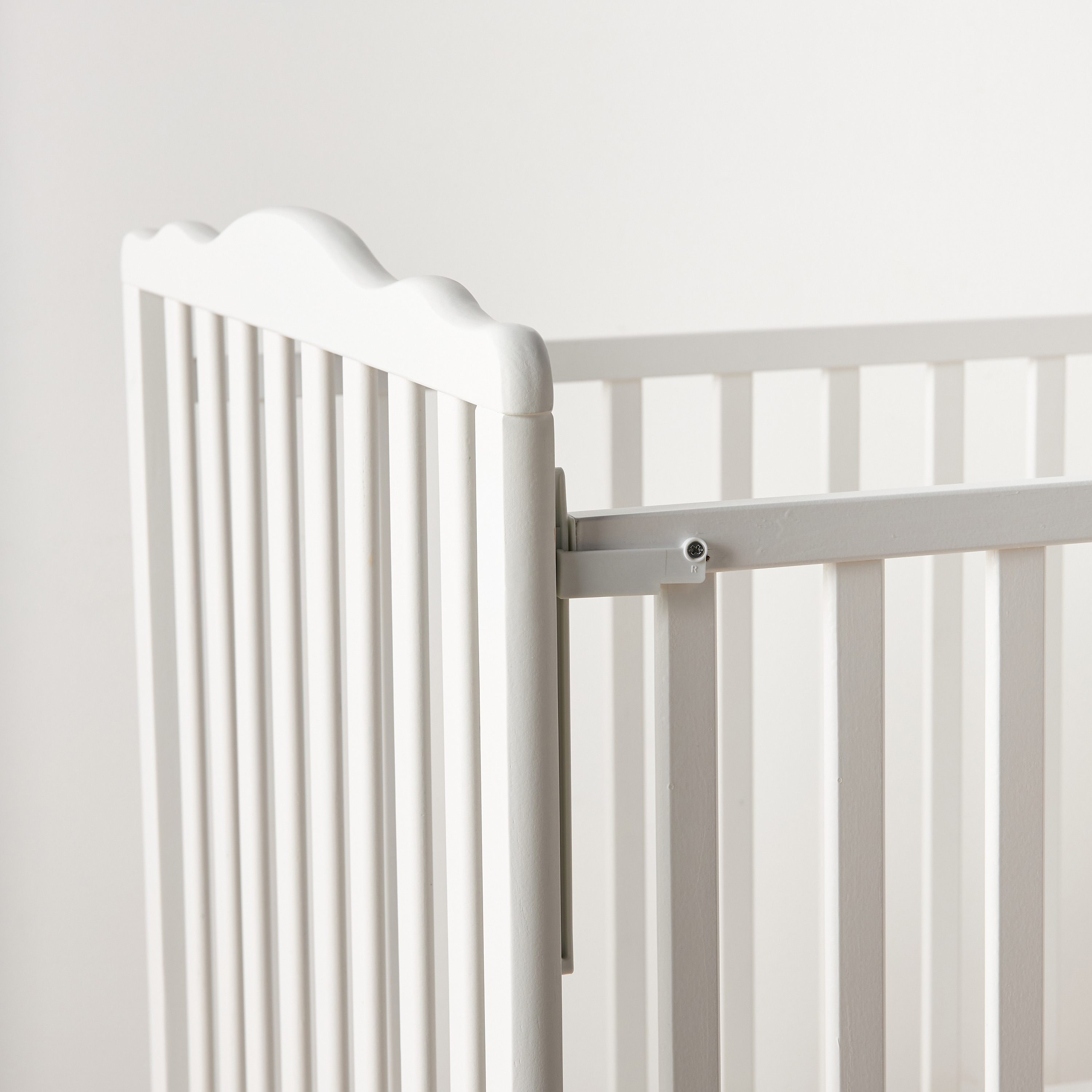 Juniors Carter Crib with Adjustable Side Rails (Up to 3 years)-baby-nursery-furniture-cribsandbeds-babycribs-image-8