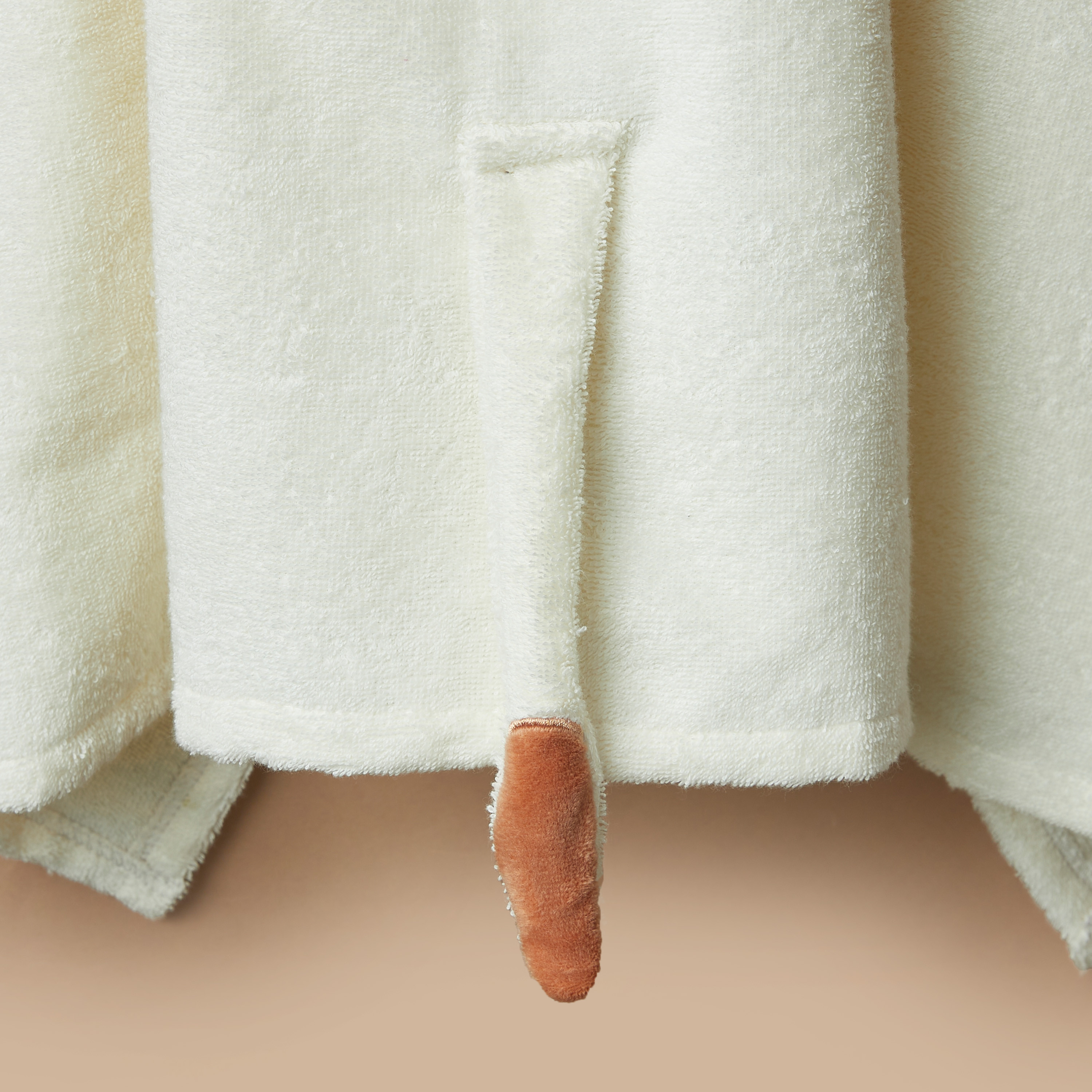 منشفة بقبعة وتصميم زرافة ثلاثية الأبعاد من جونيورز - 68x94 سم-baby-bathandcare-towels-image-4