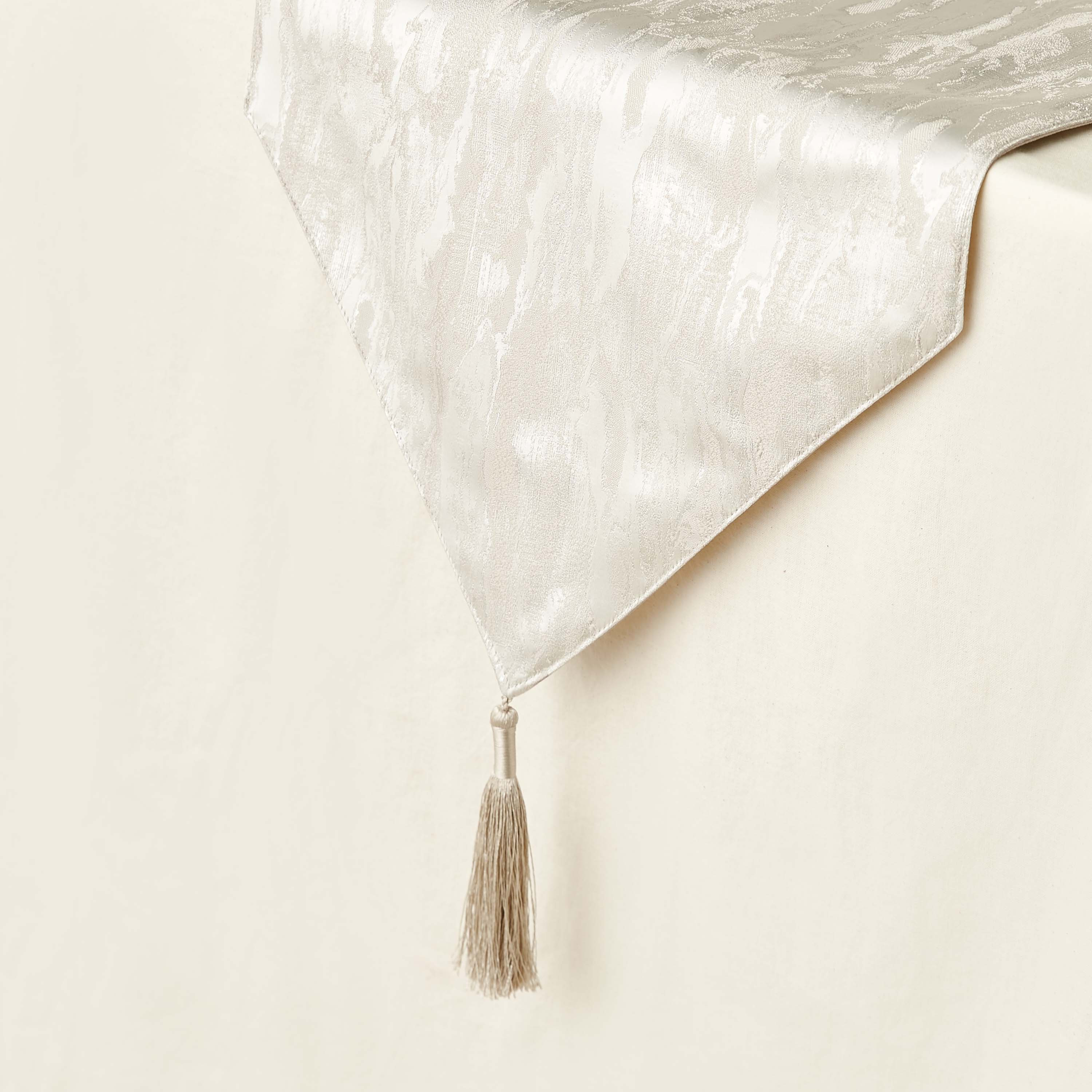 Casa Arabica Jacquard Textured Runner - 33x180 cms-household-dining-tablelinen-runnersandtablecovers-image-2
