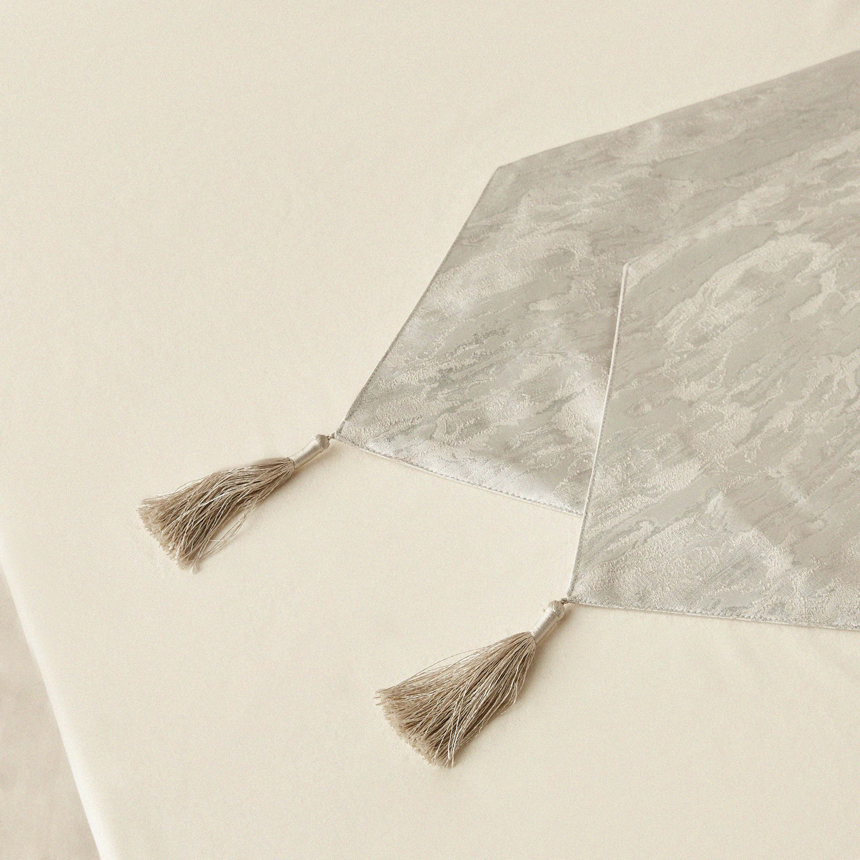 Textured Jacquard Table Runner with Tassels - 260x35 cm-household-dining-tablelinen-runnersandtablecovers-image-4