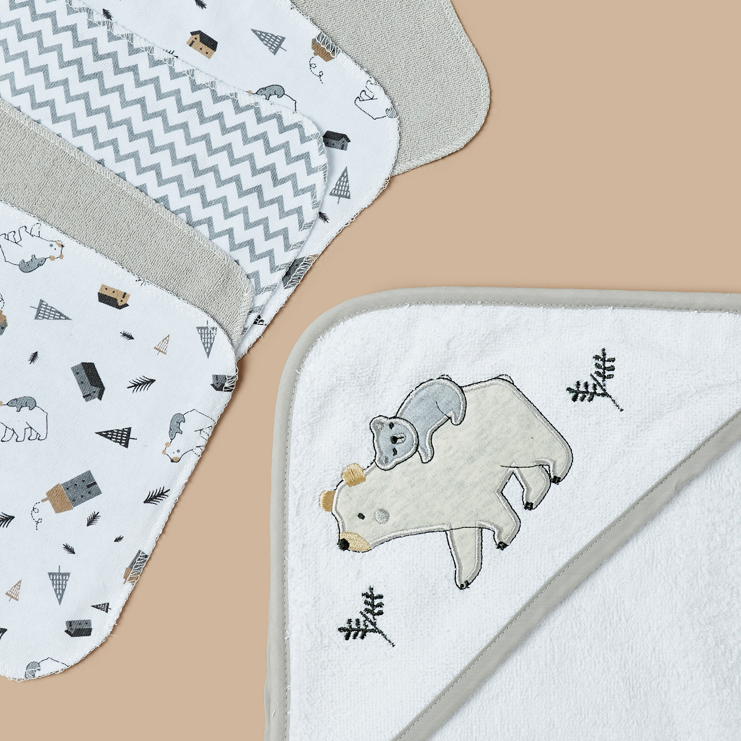طقم منشفة بقبّعة ومناشف صغيرة للتنظيف من جونيورز- 6 قطع-baby-bathandcare-towels-image-5