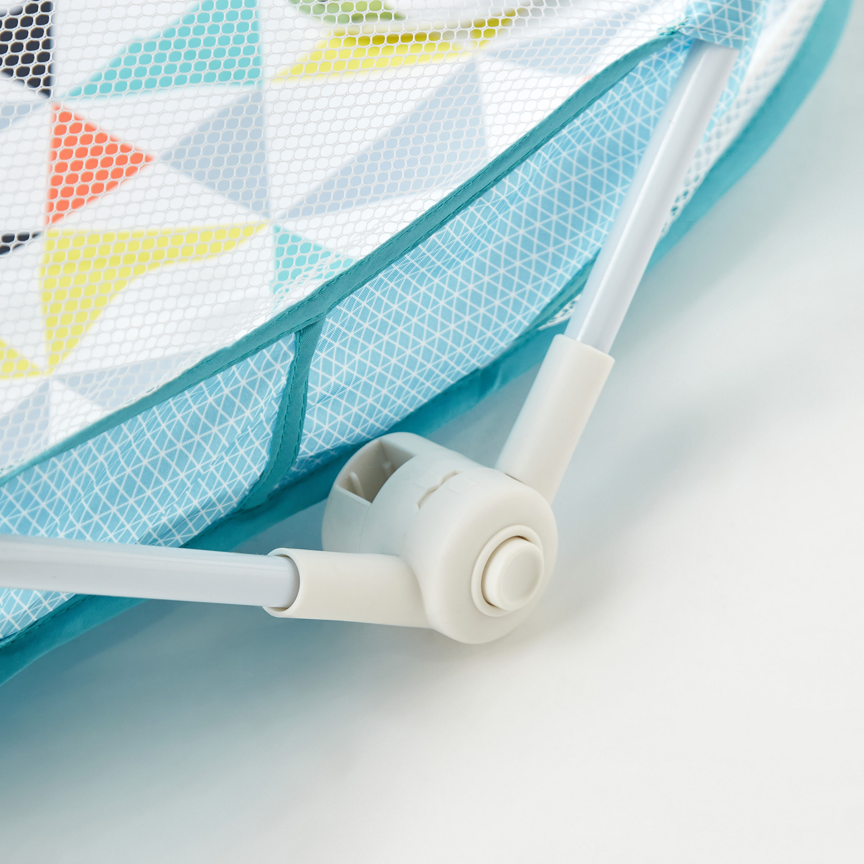 سرير أطفال محمول قابل للطي من جونيورز-baby-nursery-furniture-cribsandbeds-bassinets-image-8