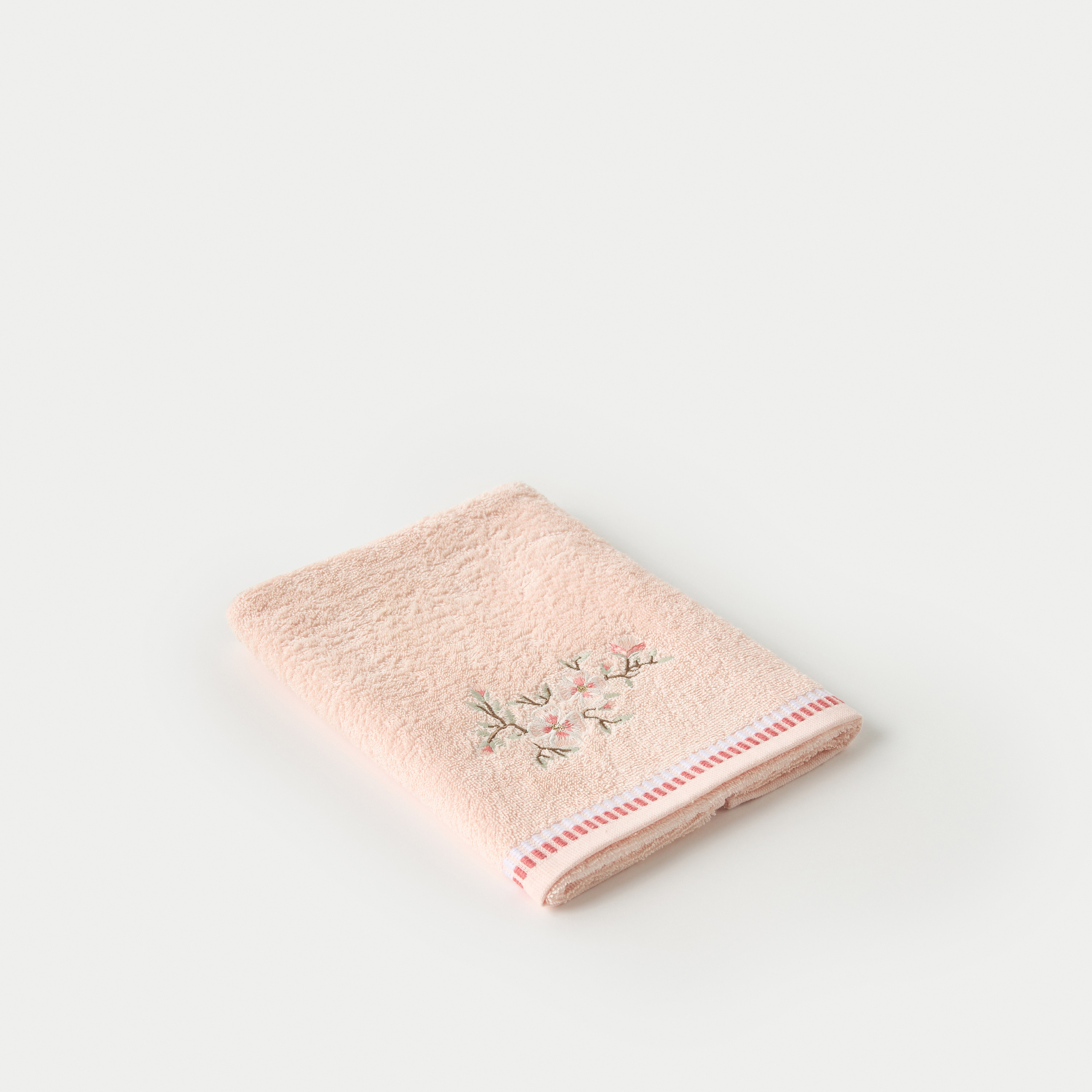 منشفة بتطريز زهور من جونيورز - 36x76 سم-baby-bathandcare-towels-image-1
