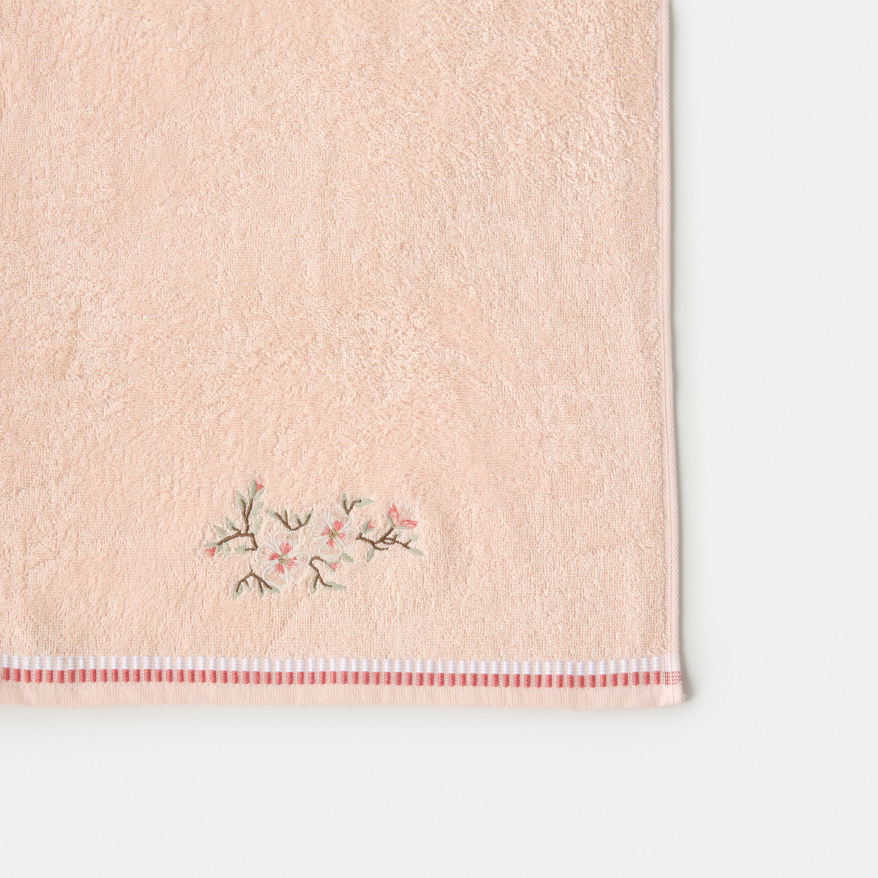 منشفة بتطريز زهور من جونيورز - 36x76 سم-baby-bathandcare-towels-image-2
