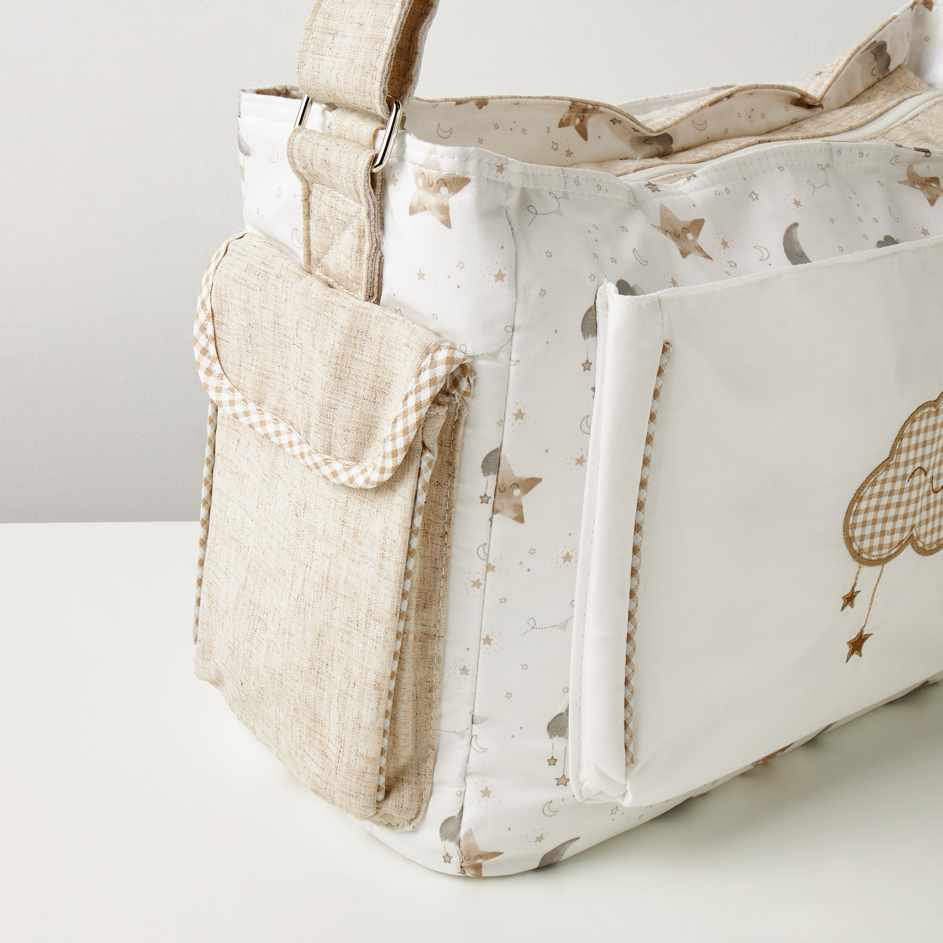 شنطة حفاضات بسحاب إغلاق وطبعات قمر ونجمة مع مفرش تغيير من جيجلز-baby-gear-diaperbags-image-2