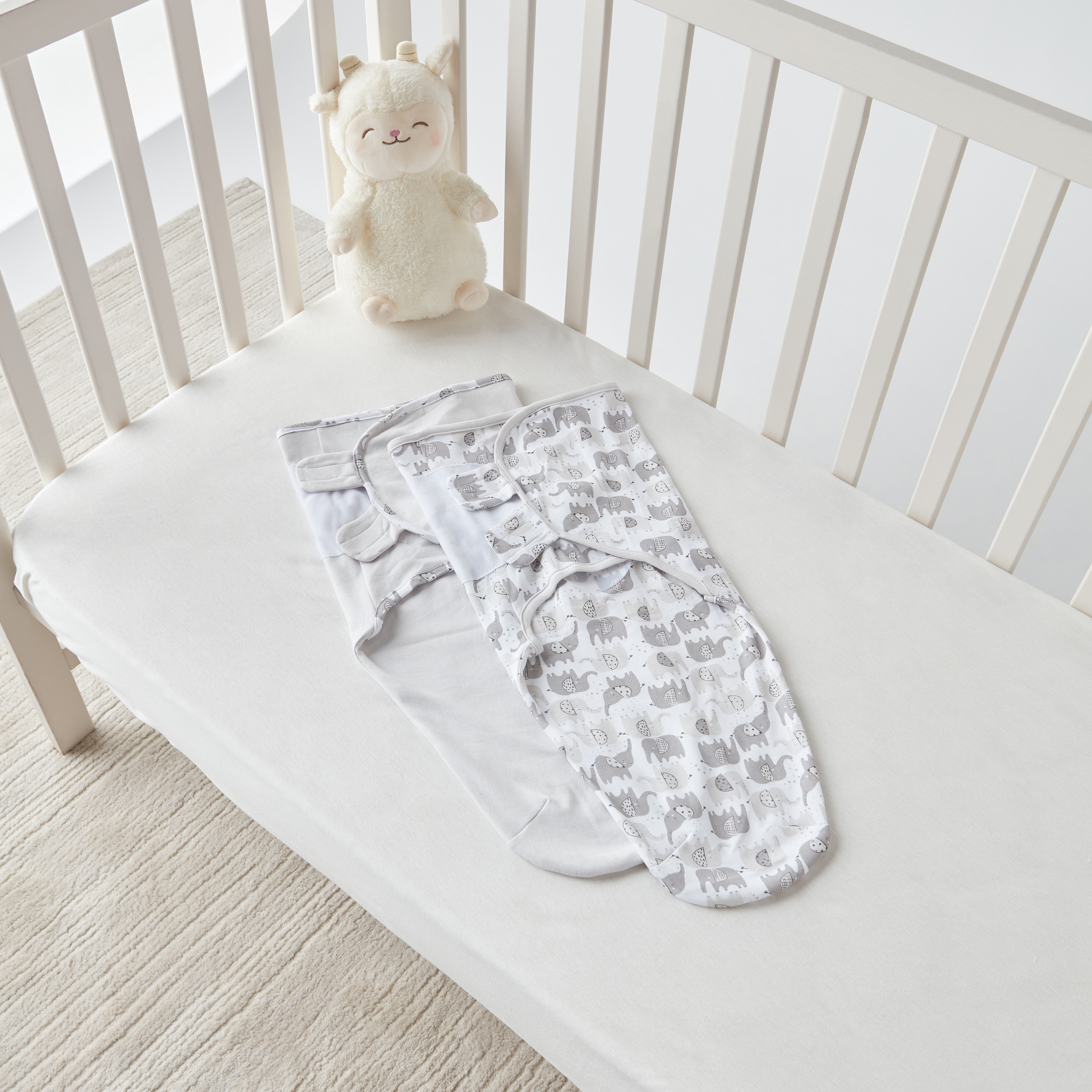 قماط قطن من جونيورز - طقم من قطعتين-baby-nursery-blanketsandswaddles-swaddlesandsleepingbags-image-1