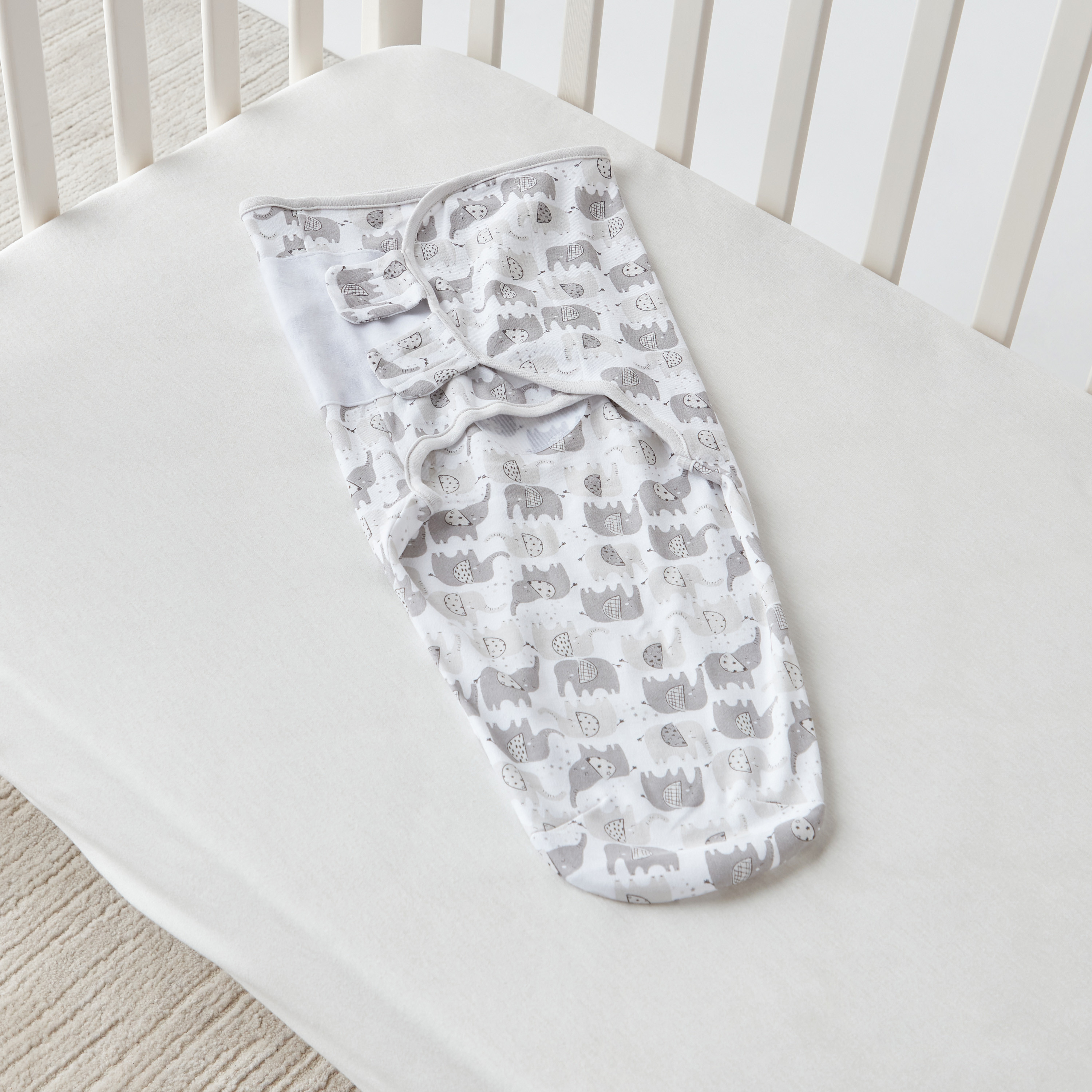 قماط قطن من جونيورز - طقم من قطعتين-baby-nursery-blanketsandswaddles-swaddlesandsleepingbags-image-2