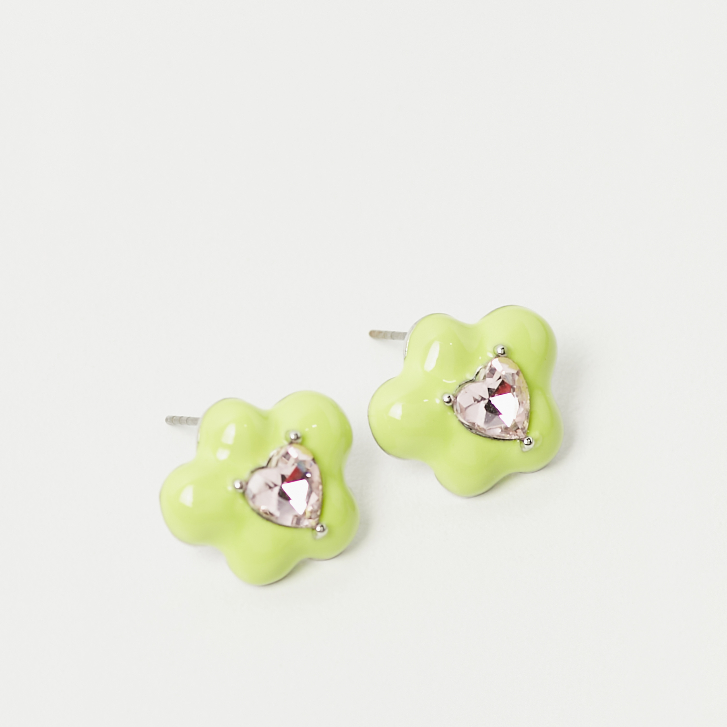 حلق بتصميم زهرة مرصعة ومكبس إغلاق خلفي من تشارمز-girls-accessories-jewellery-image-1