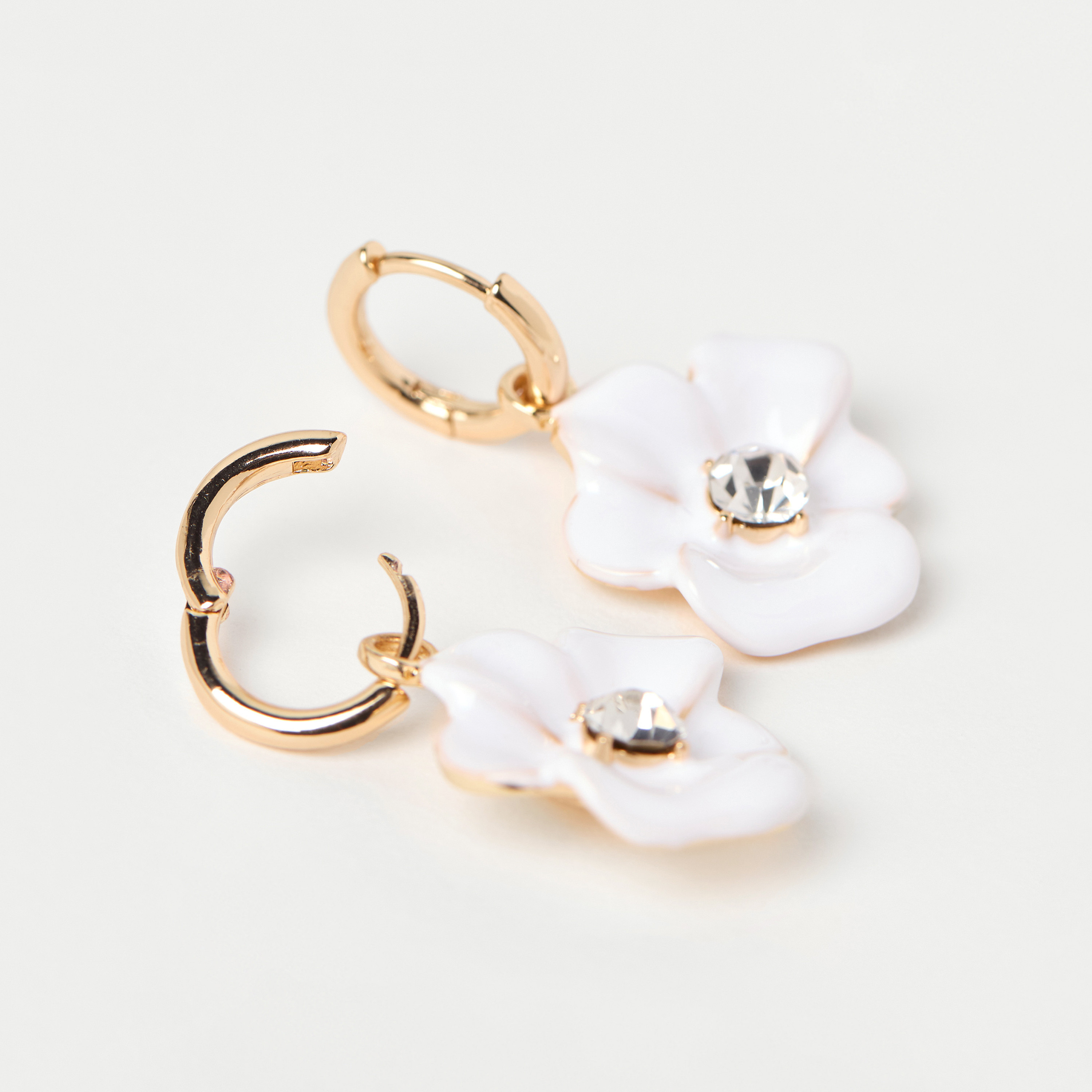 حلق متدلي مرصع بتصميم زهرة من تشارمز-girls-accessories-jewellery-image-3