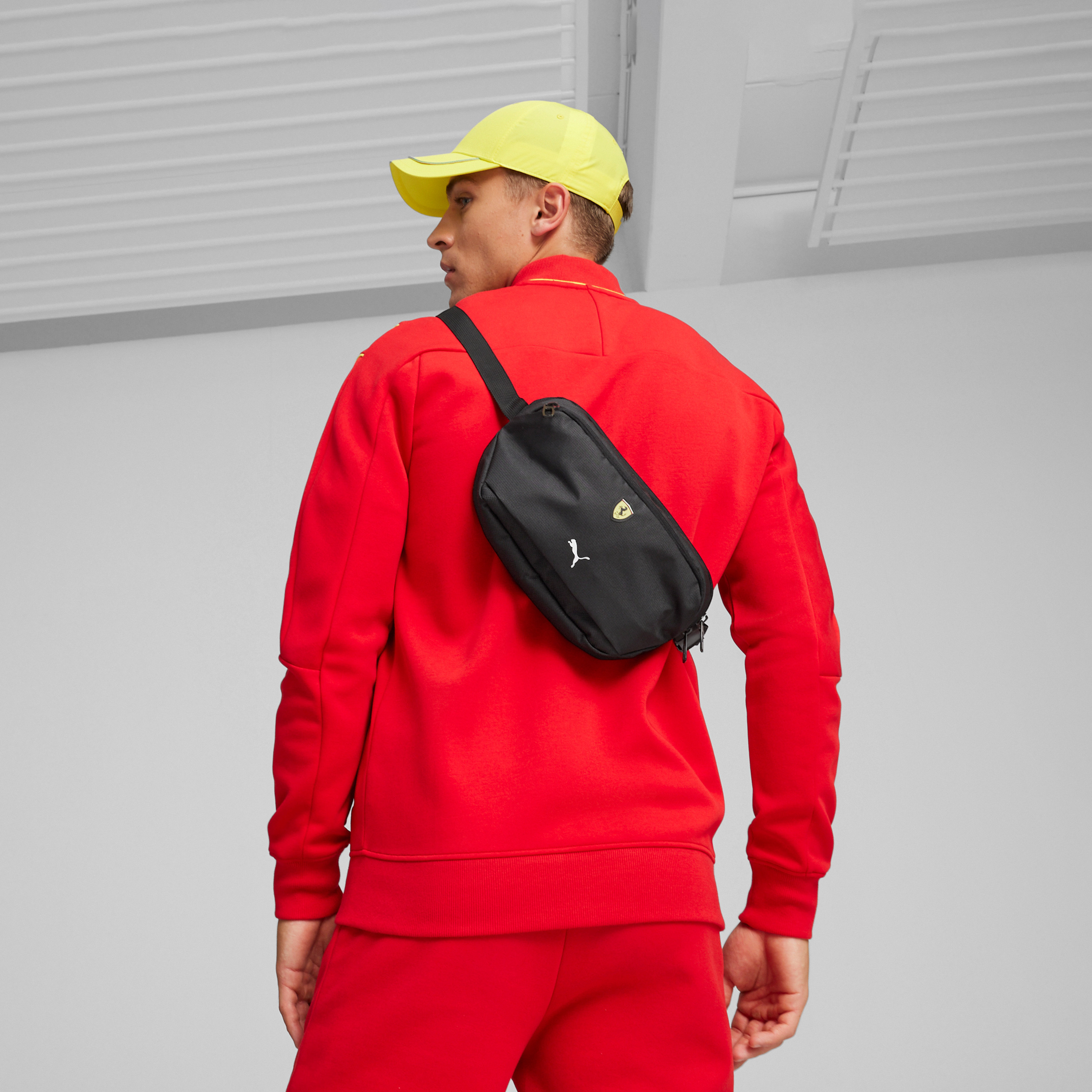 بوما شنطة كروس سباق فيراري 090293 |OE-sports-men-accessories-image-7