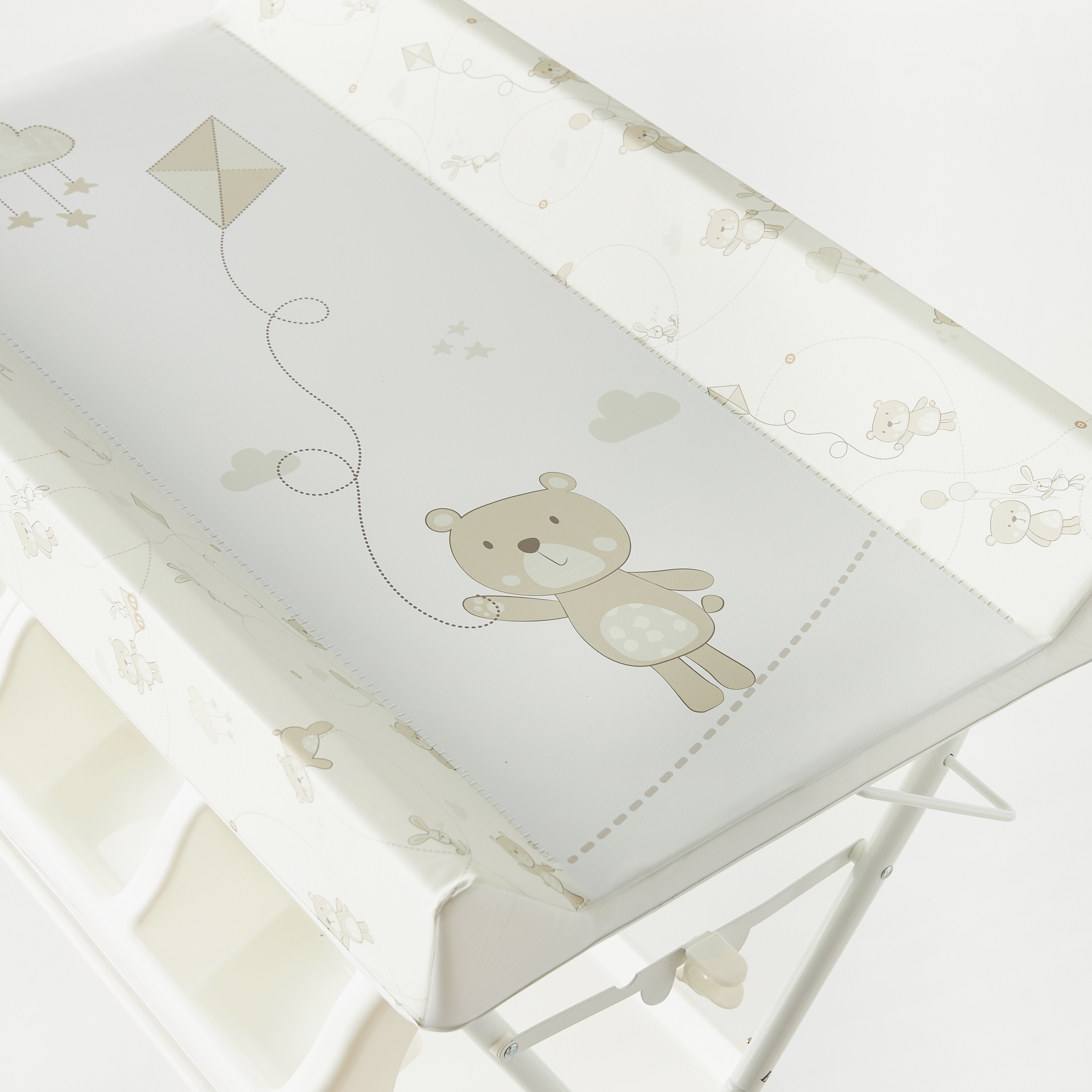 حوض استحمام بطبعات زرافة مع طاولة تغيير من جونيورز-baby-nursery-furniture-changingtables-image-3