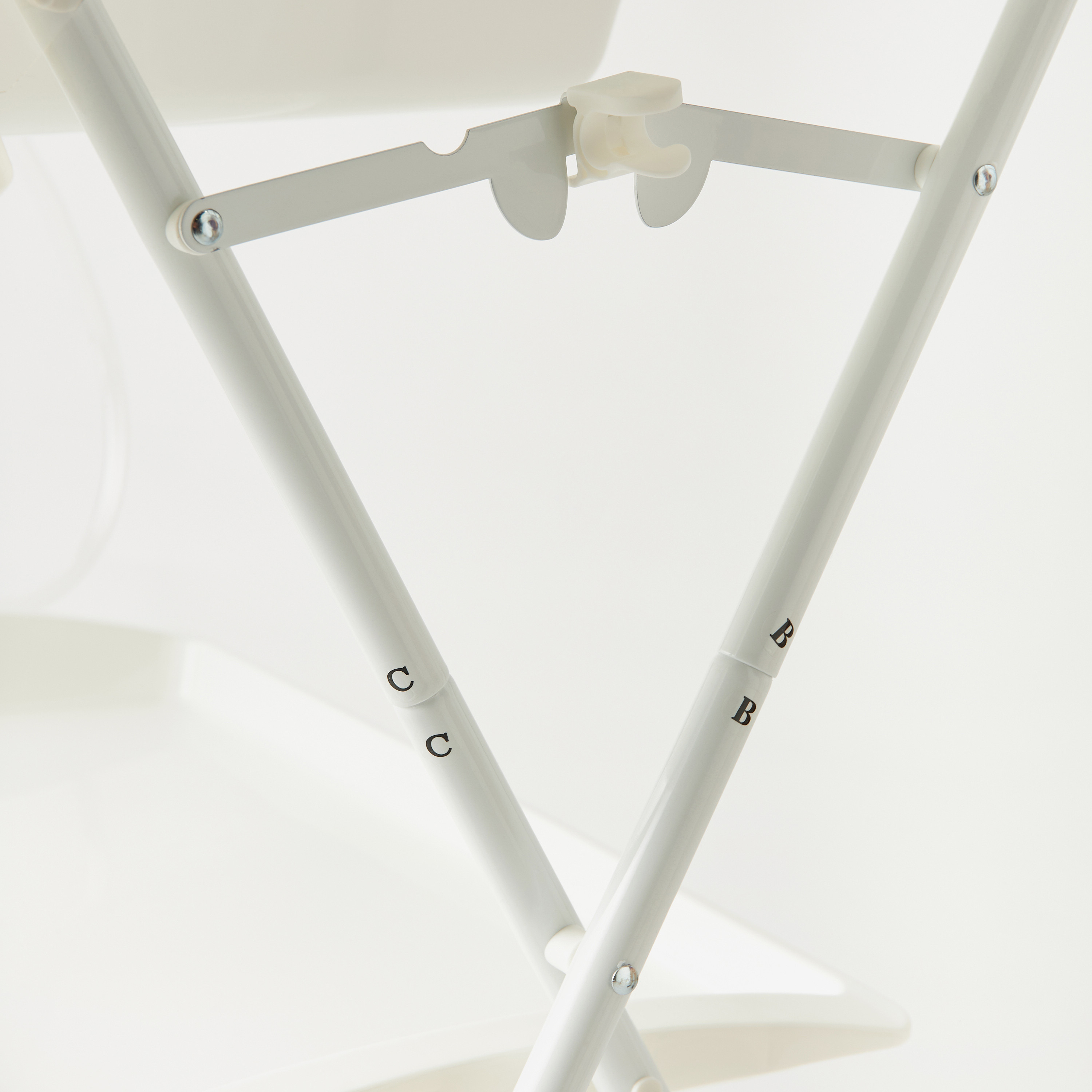 حوض استحمام بطبعات زرافة مع طاولة تغيير من جونيورز-baby-nursery-furniture-changingtables-image-8