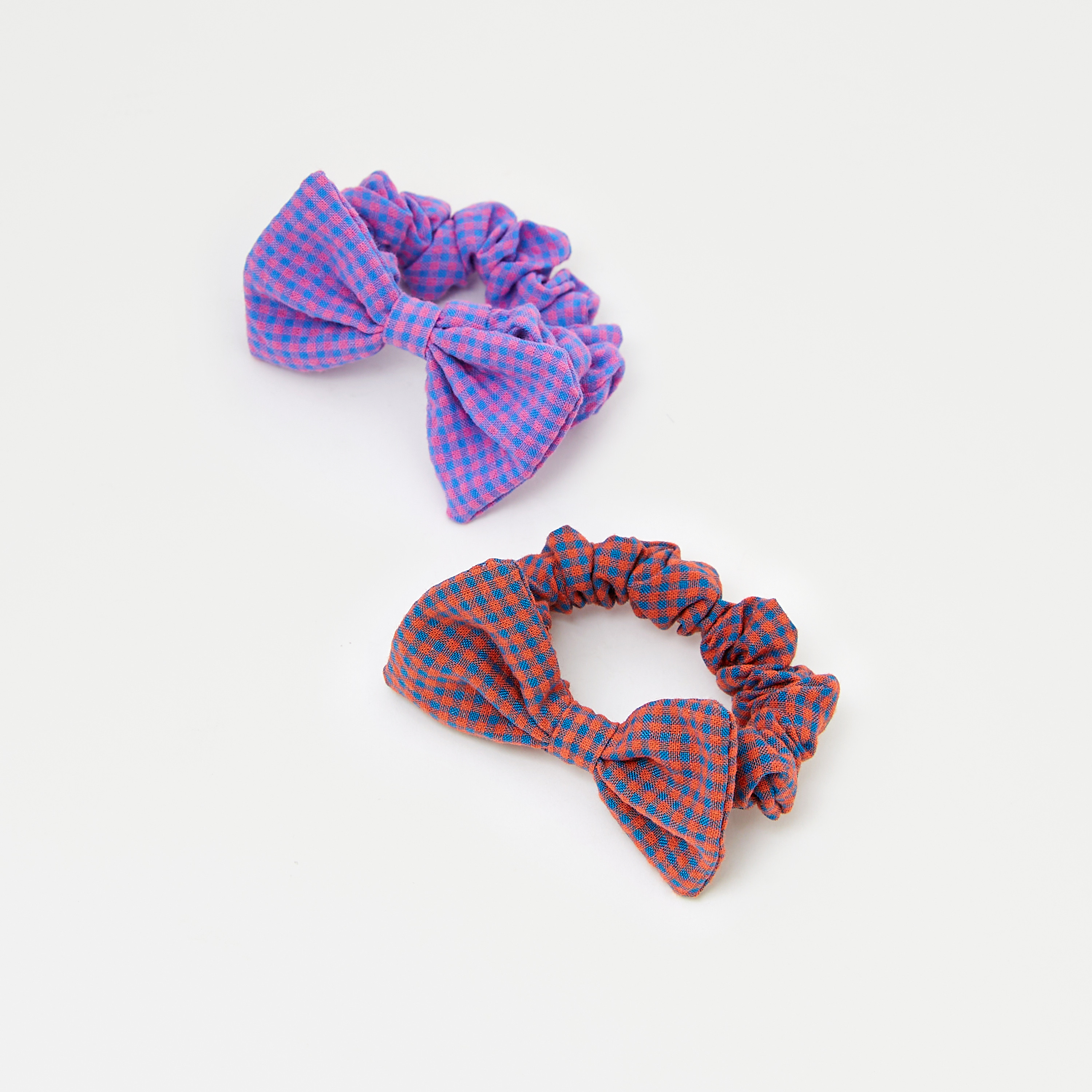 ربطات سكرانشي بتزيينات فيونكة من تشارمز - طقم من قطعتين-baby-girls-accessories-hairaccessories-image-1