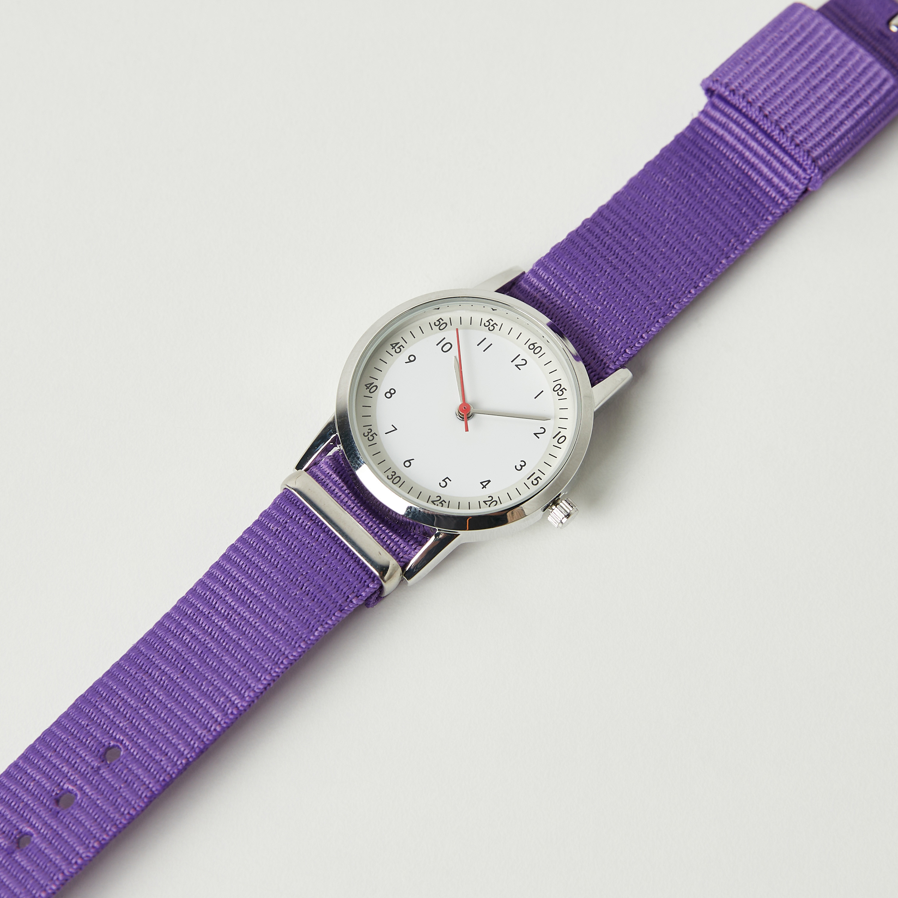 ساعة يد تناظرية بقرص مستدير وحزام بارز الملمس من تشارمز-girls-accessories-watches-image-2