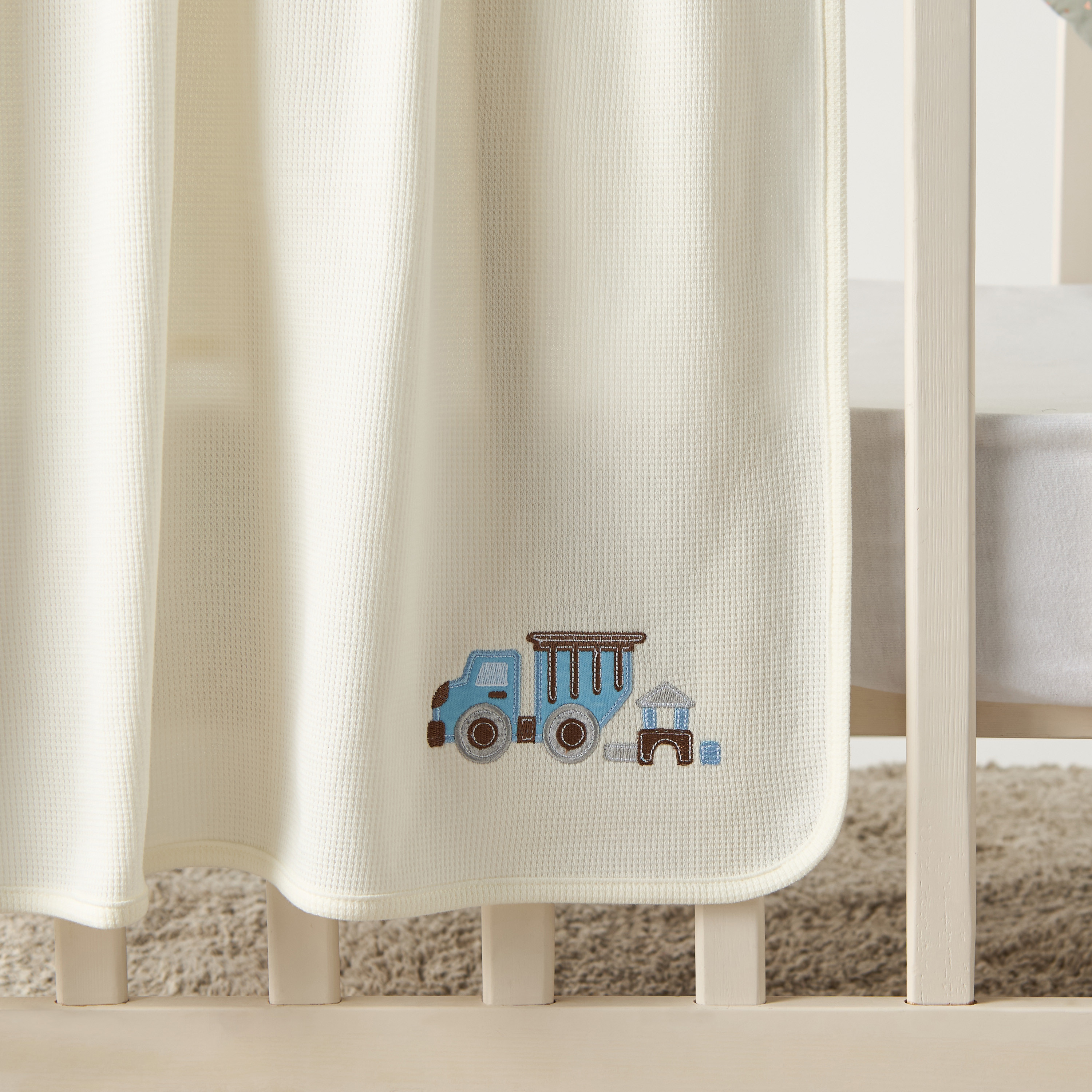 بطانيات لحديثي الولادة بتطريز جرار من جونيورز - 76x102 سم-baby-nursery-blanketsandswaddles-receivingblankets-image-3